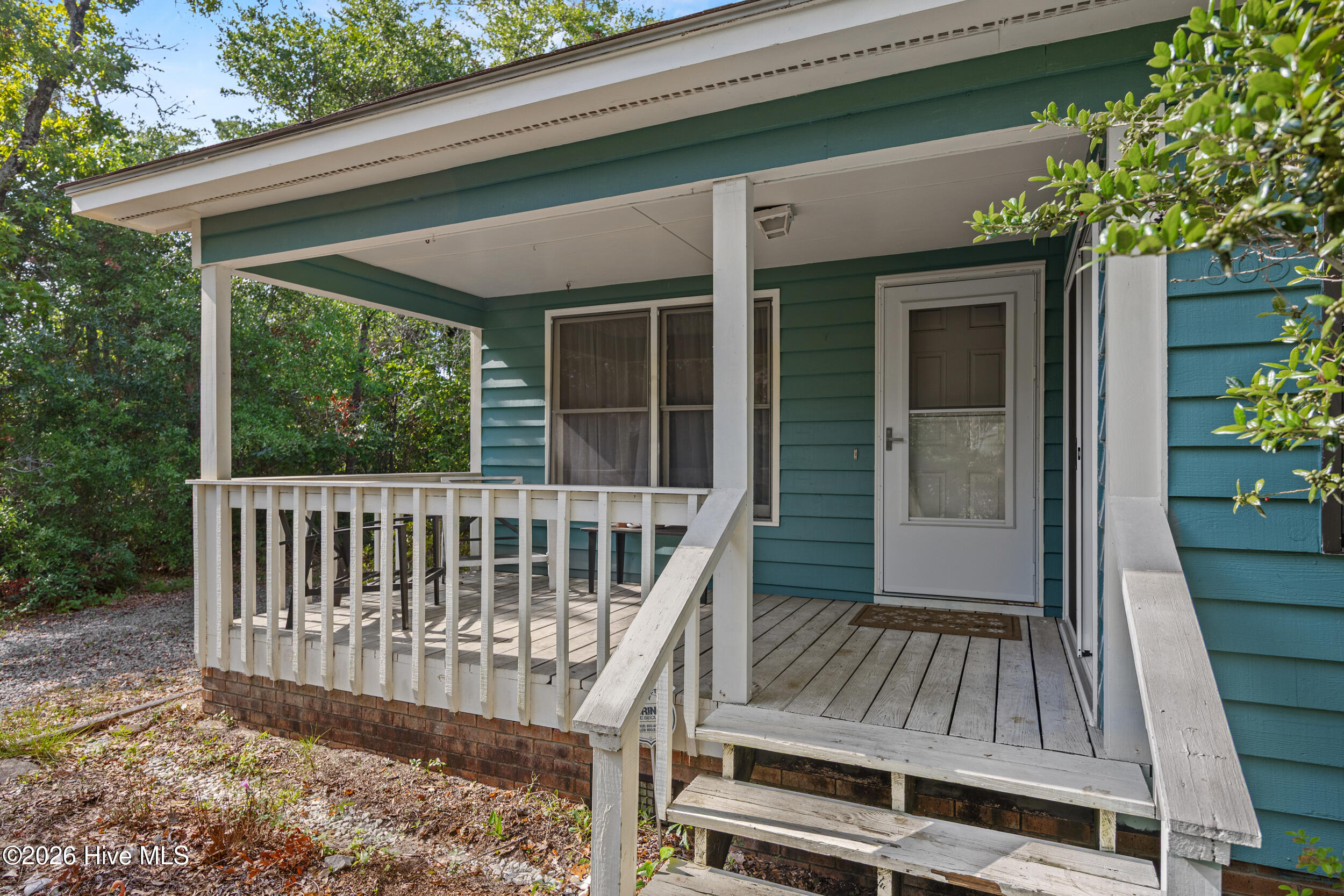 603 E Oak Island Drive Property Photo 5