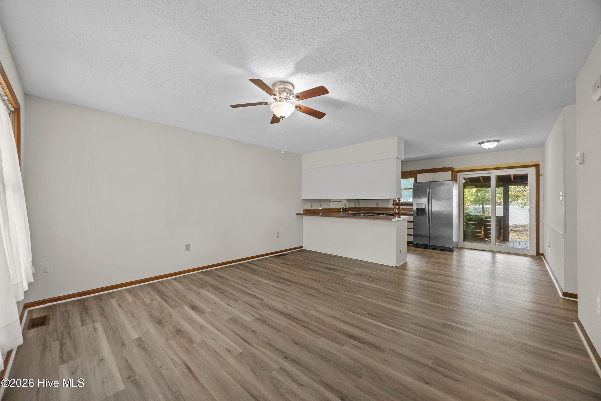 603 E Oak Island Drive Property Photo 6