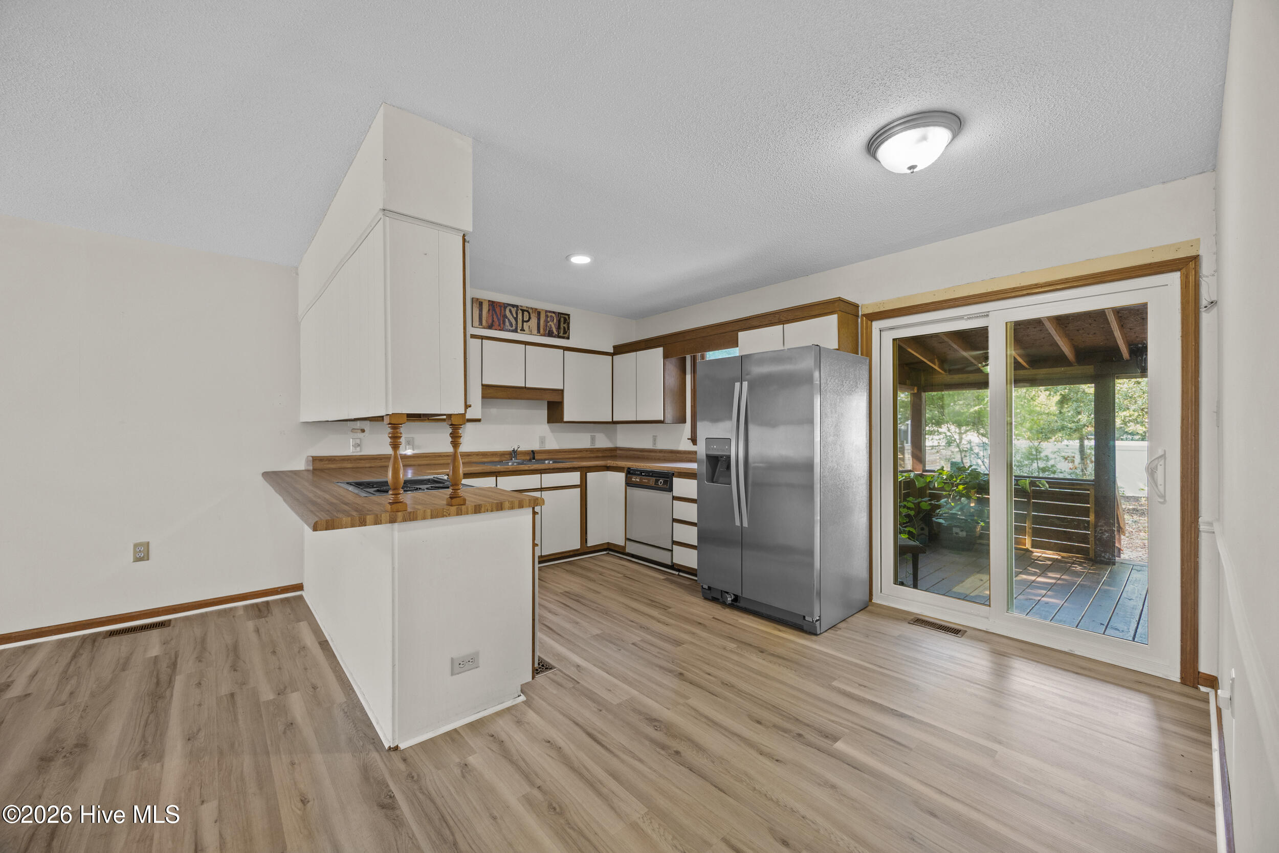 603 E Oak Island Drive Property Photo 9