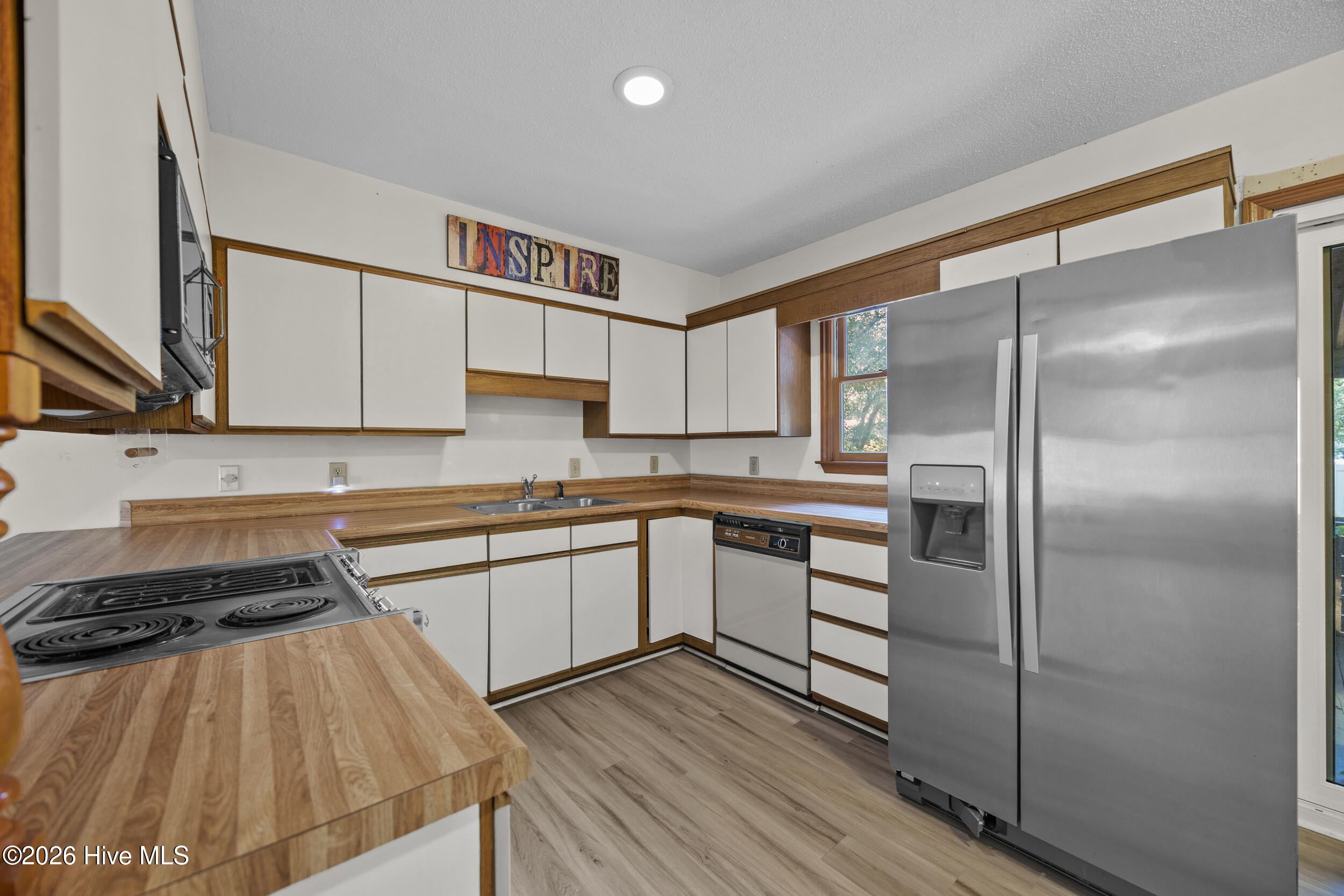 603 E Oak Island Drive Property Photo 10