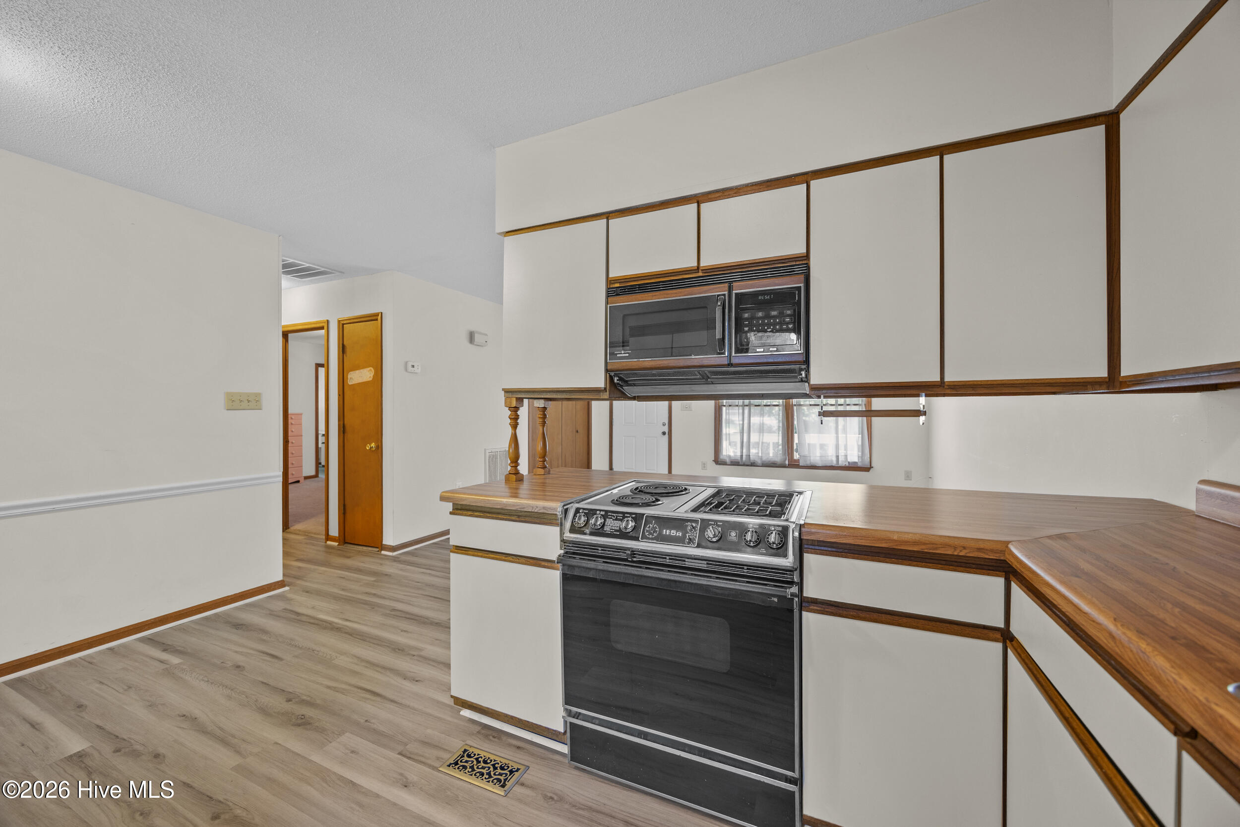 603 E Oak Island Drive Property Photo 12