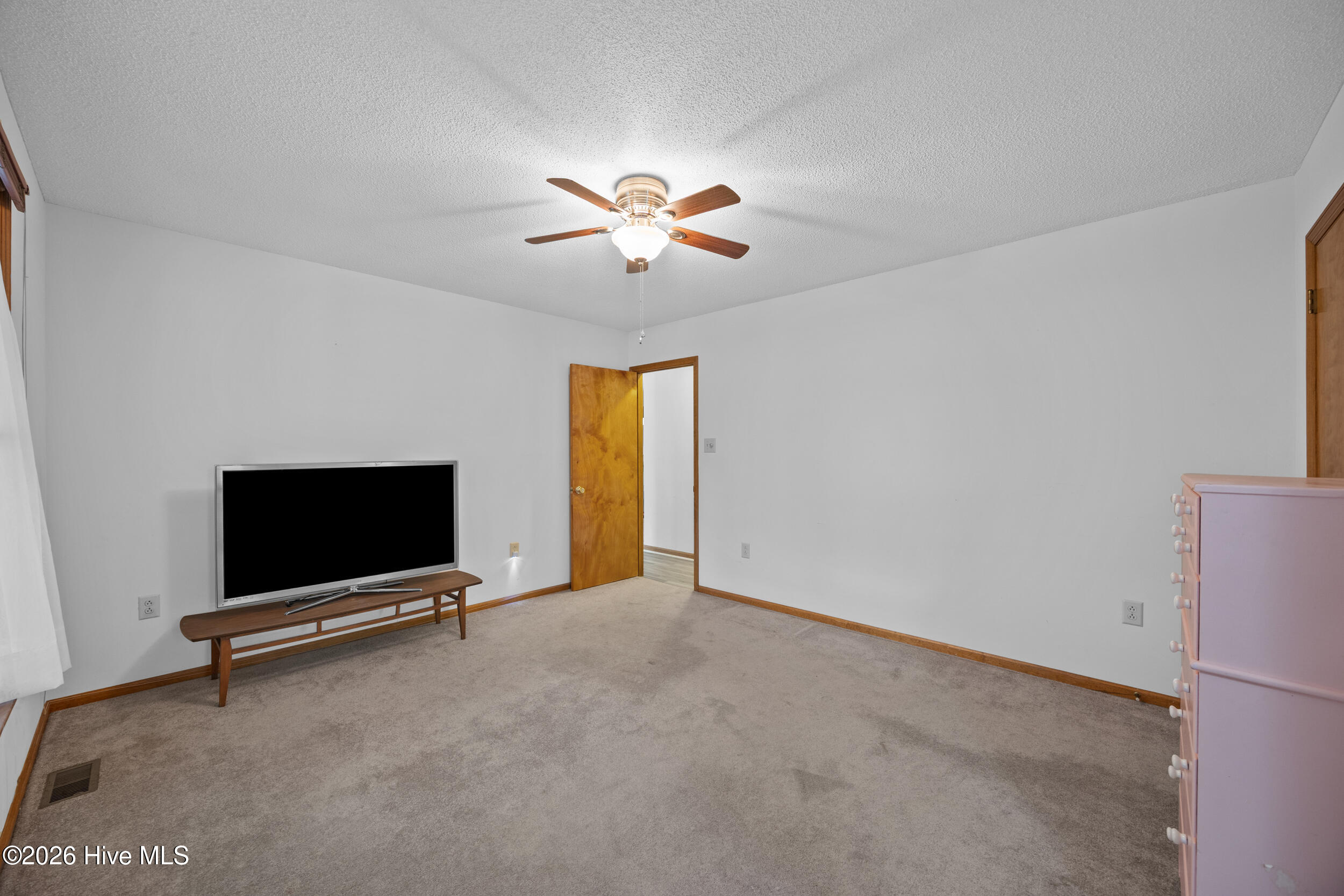 603 E Oak Island Drive Property Photo 16