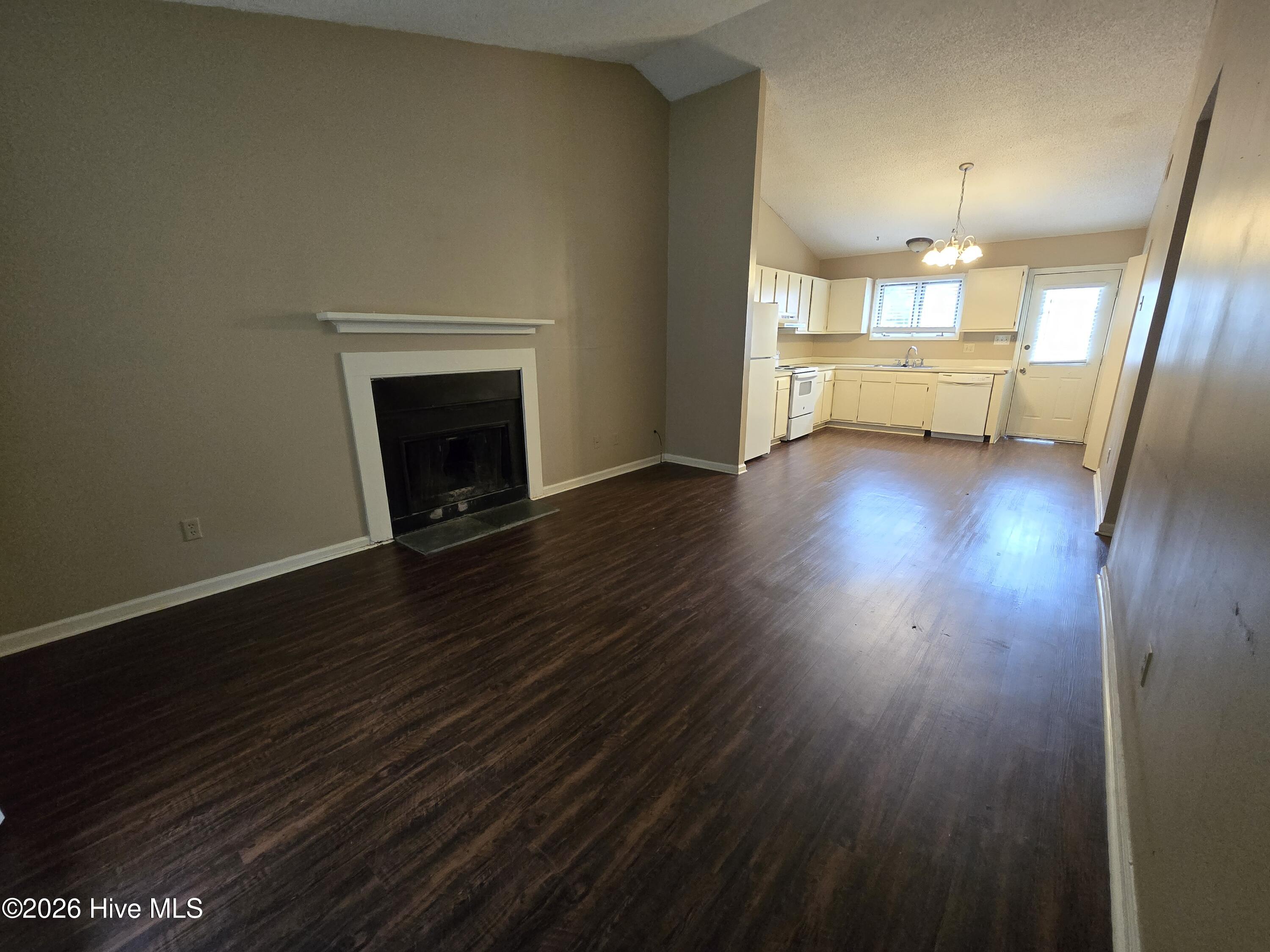 1910 White Hollow Drive Property Photo 2