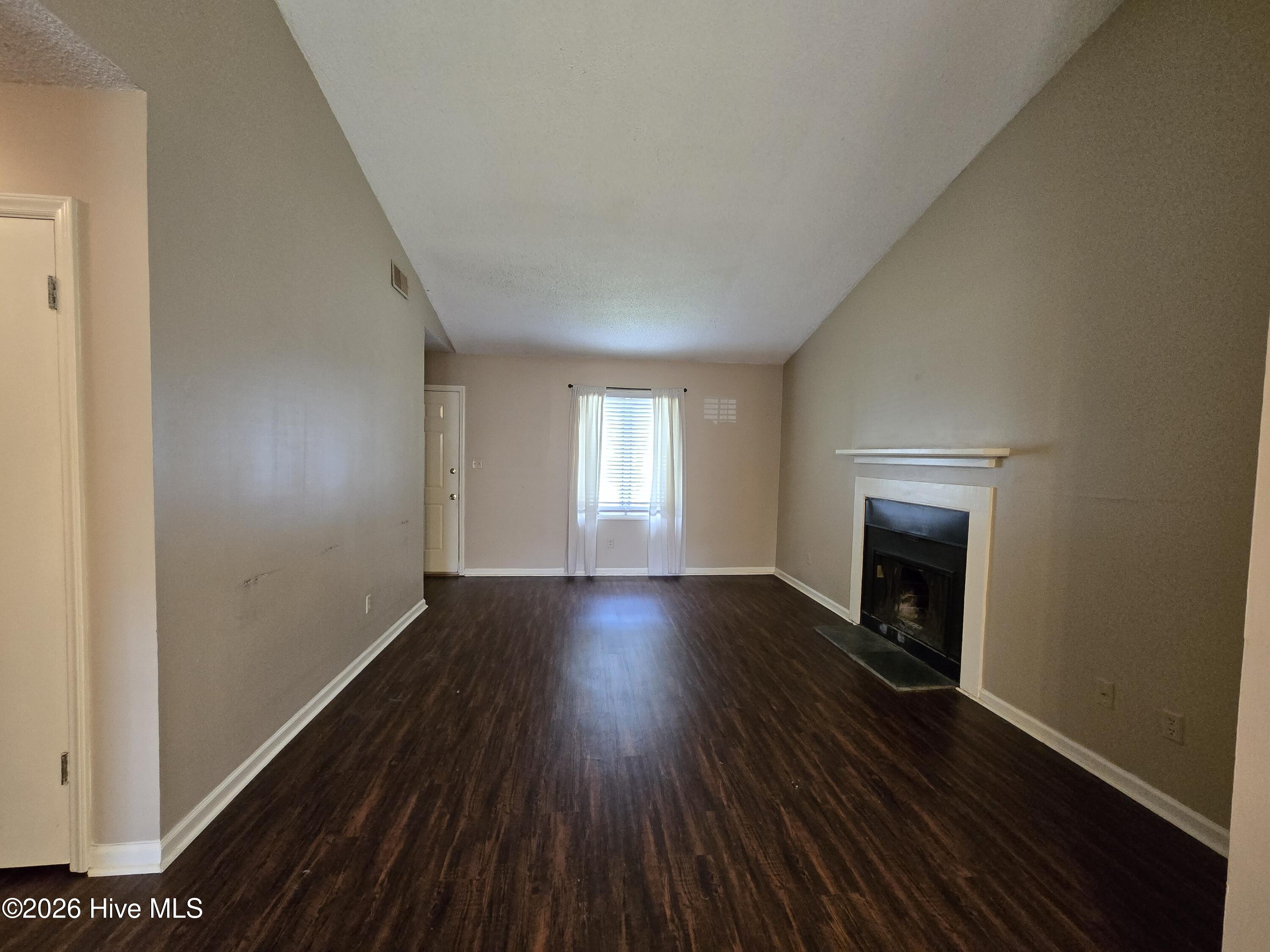 1910 White Hollow Drive Property Photo 3