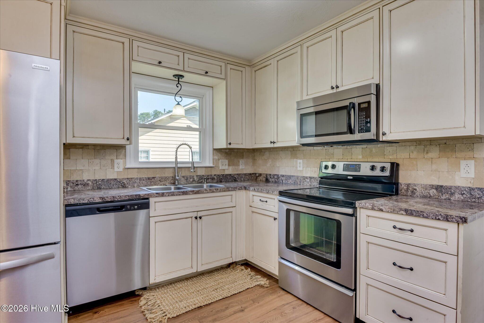 666 Kemper Drive Property Photo 18