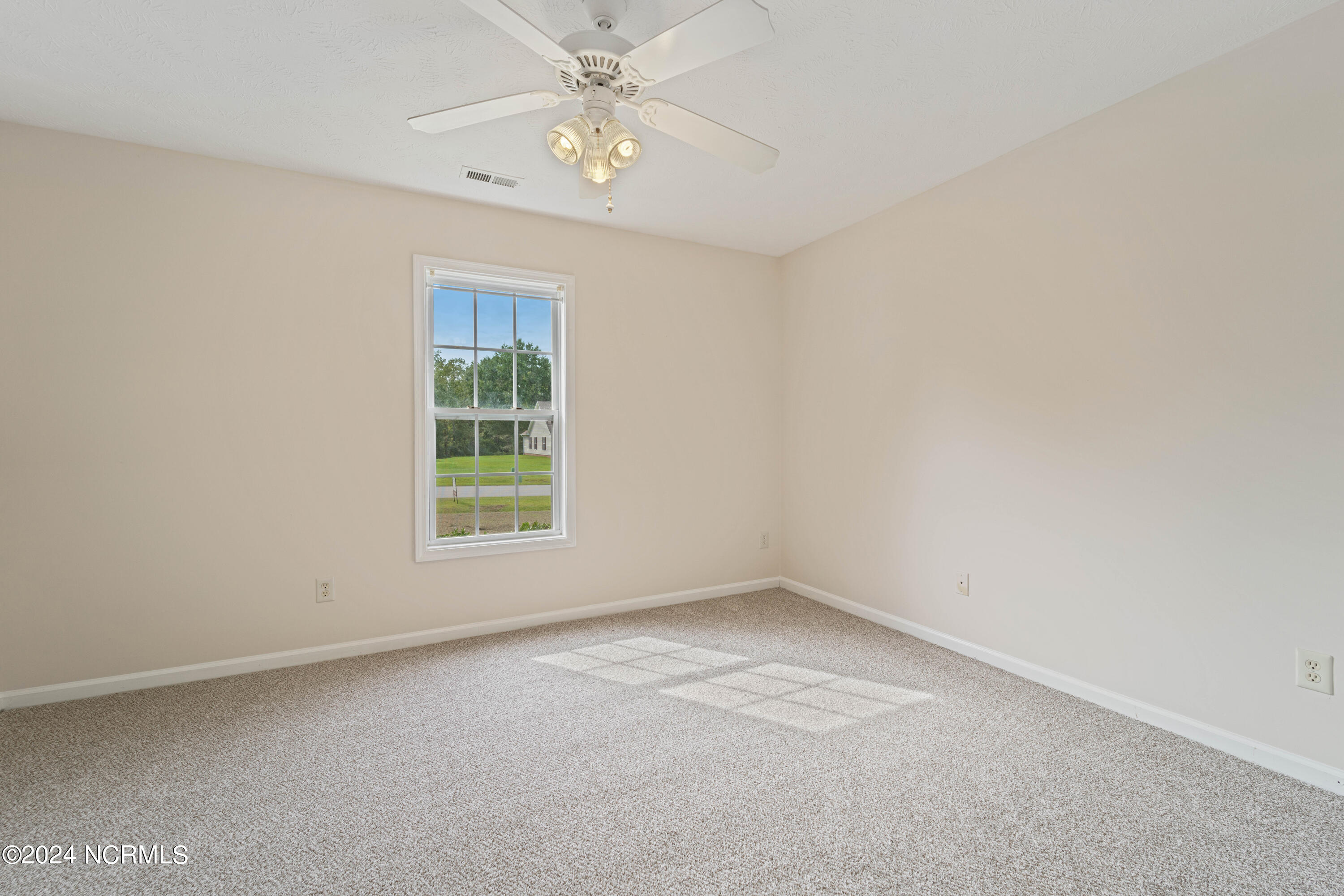 102 Mendover Drive Property Photo 4