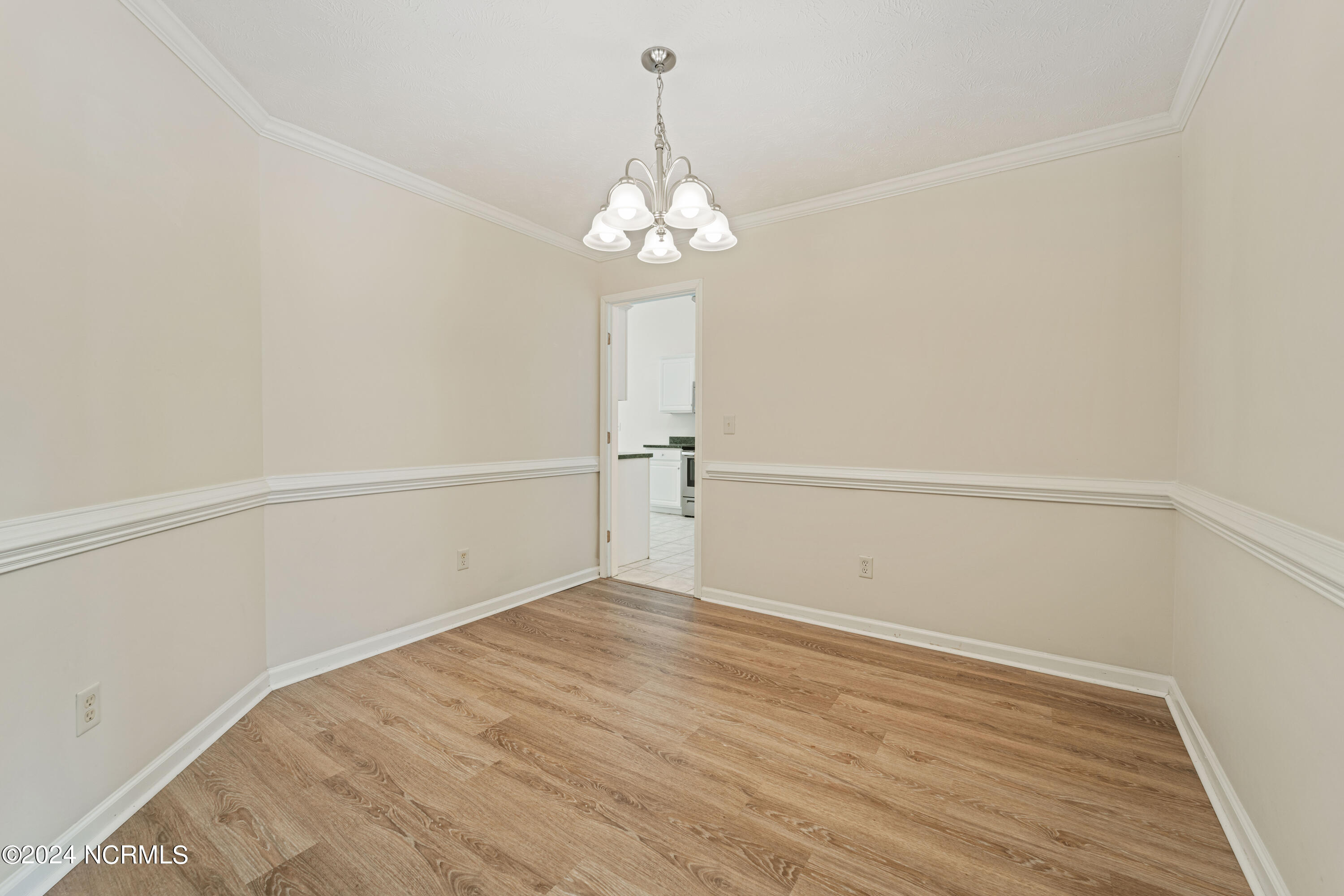 102 Mendover Drive Property Photo 6