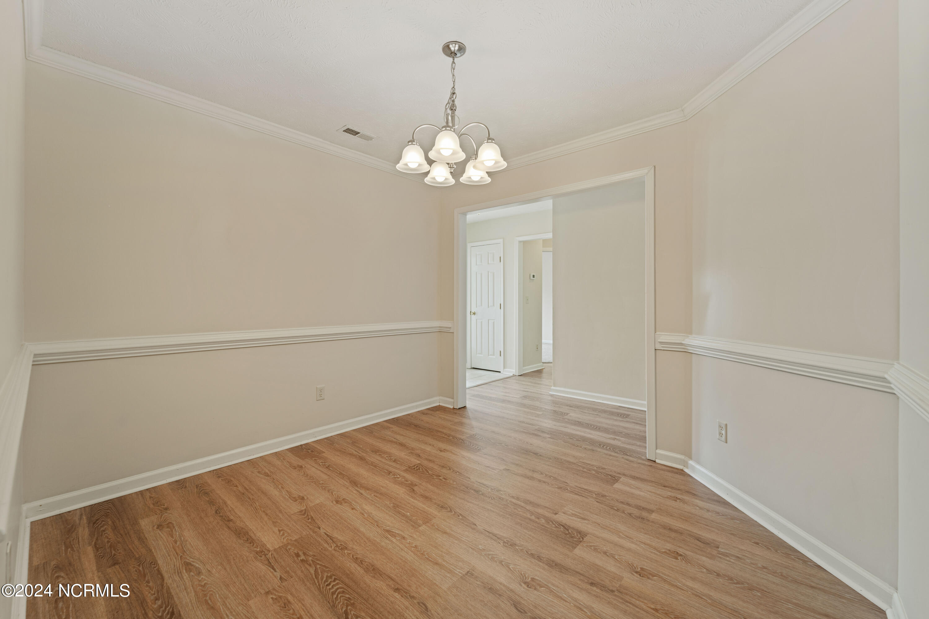 102 Mendover Drive Property Photo 7