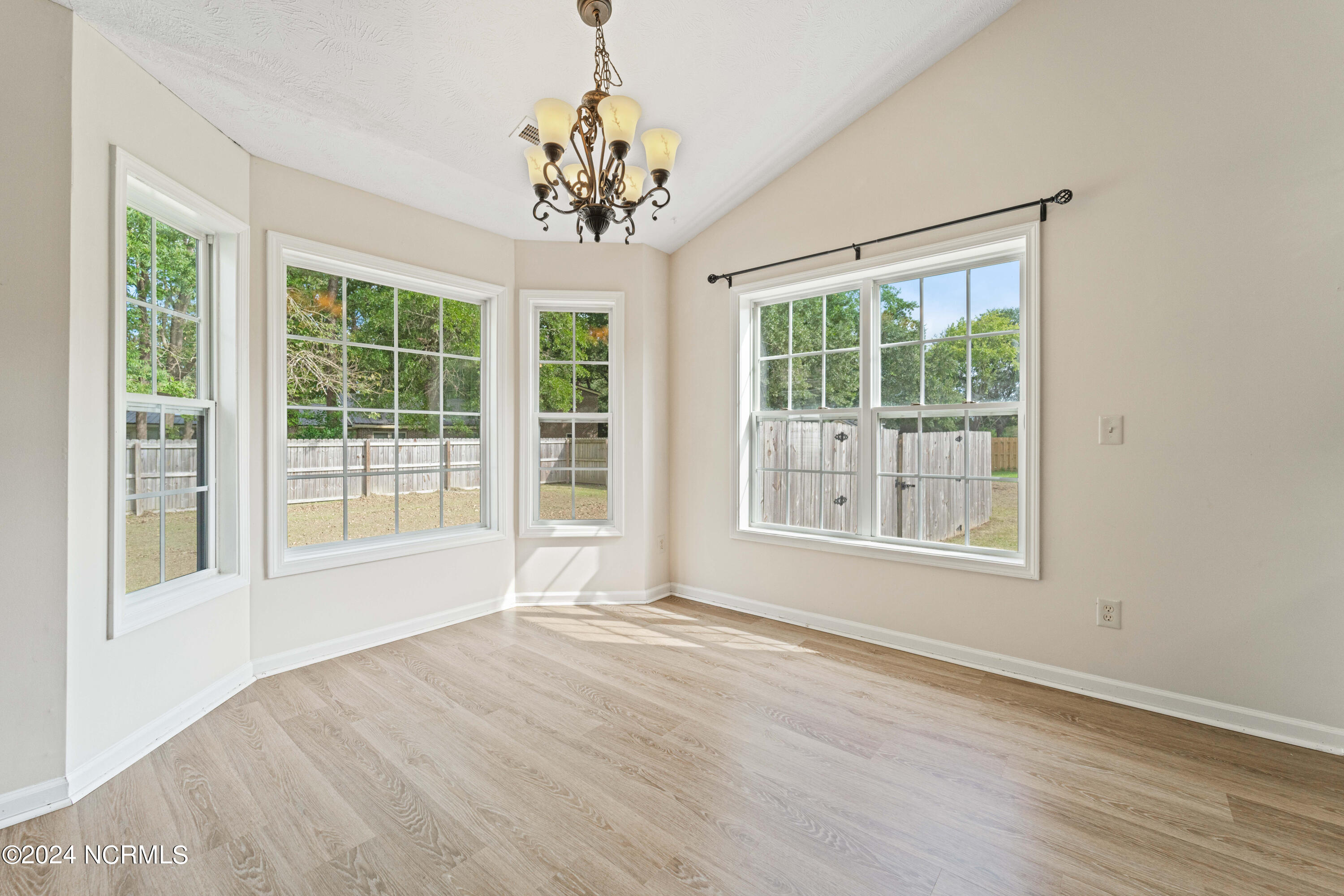 102 Mendover Drive Property Photo 10