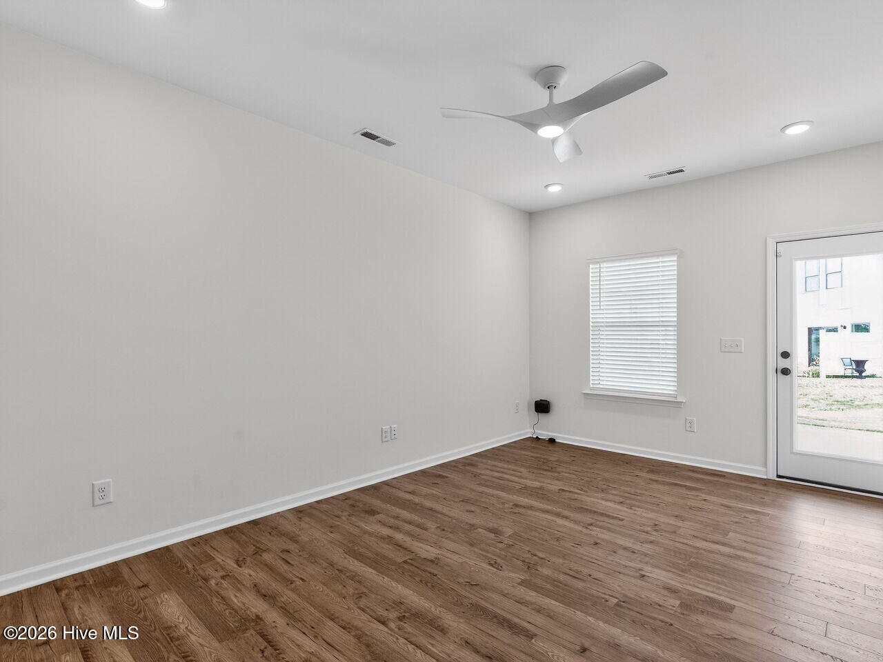 38 N District Avenue Property Photo 16