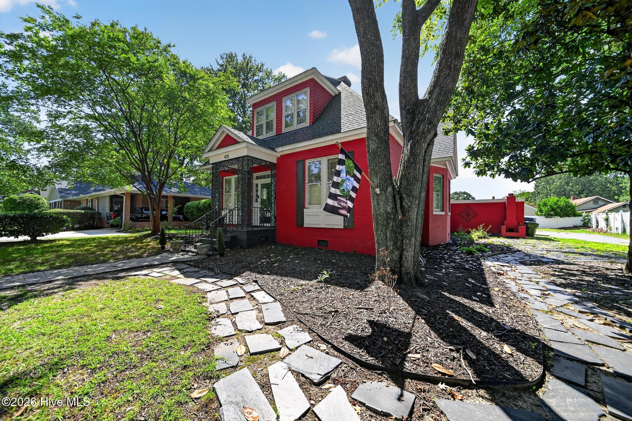 425 Roanoke Avenue Property Photo 4