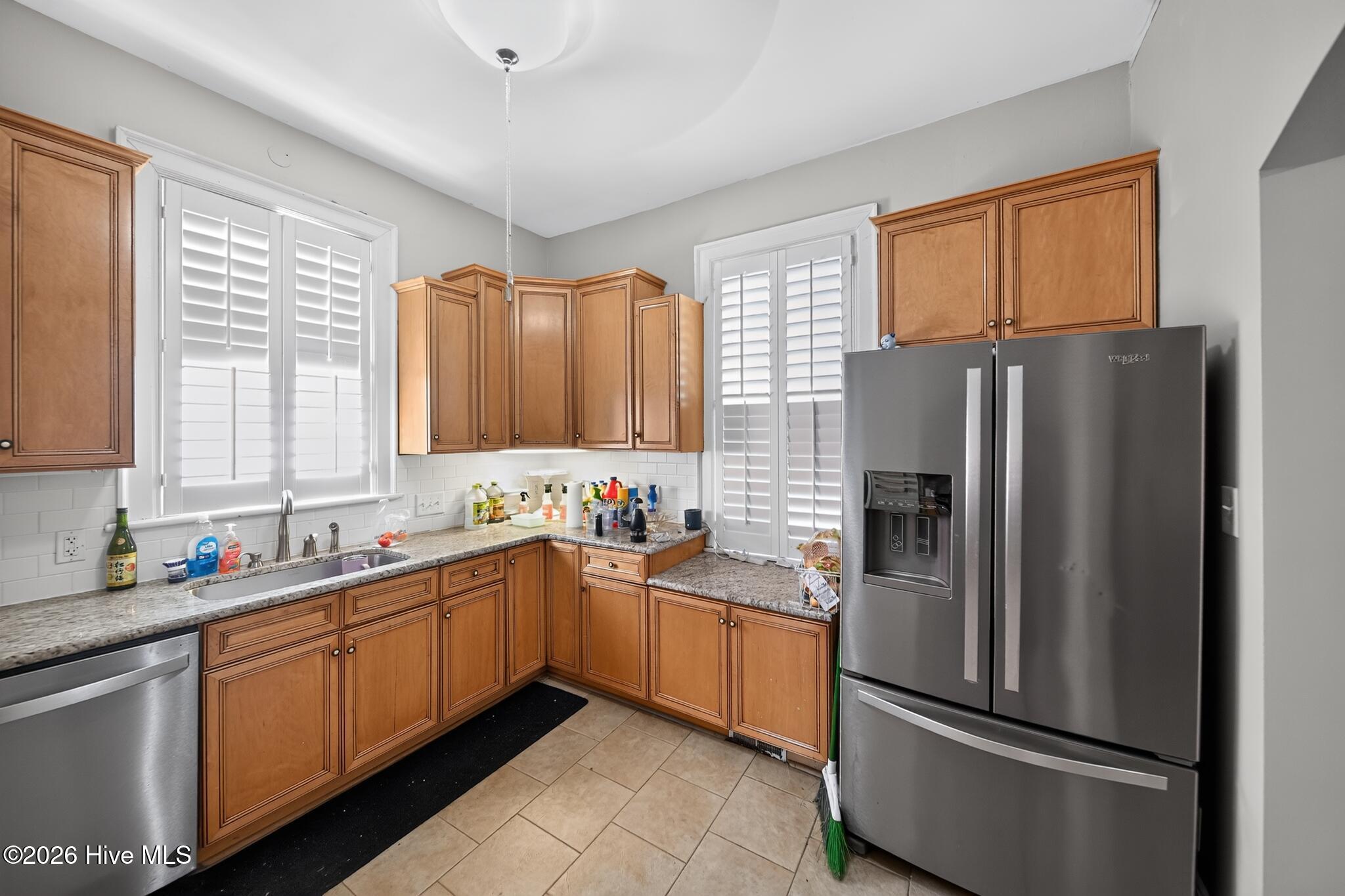 425 Roanoke Avenue Property Photo 10
