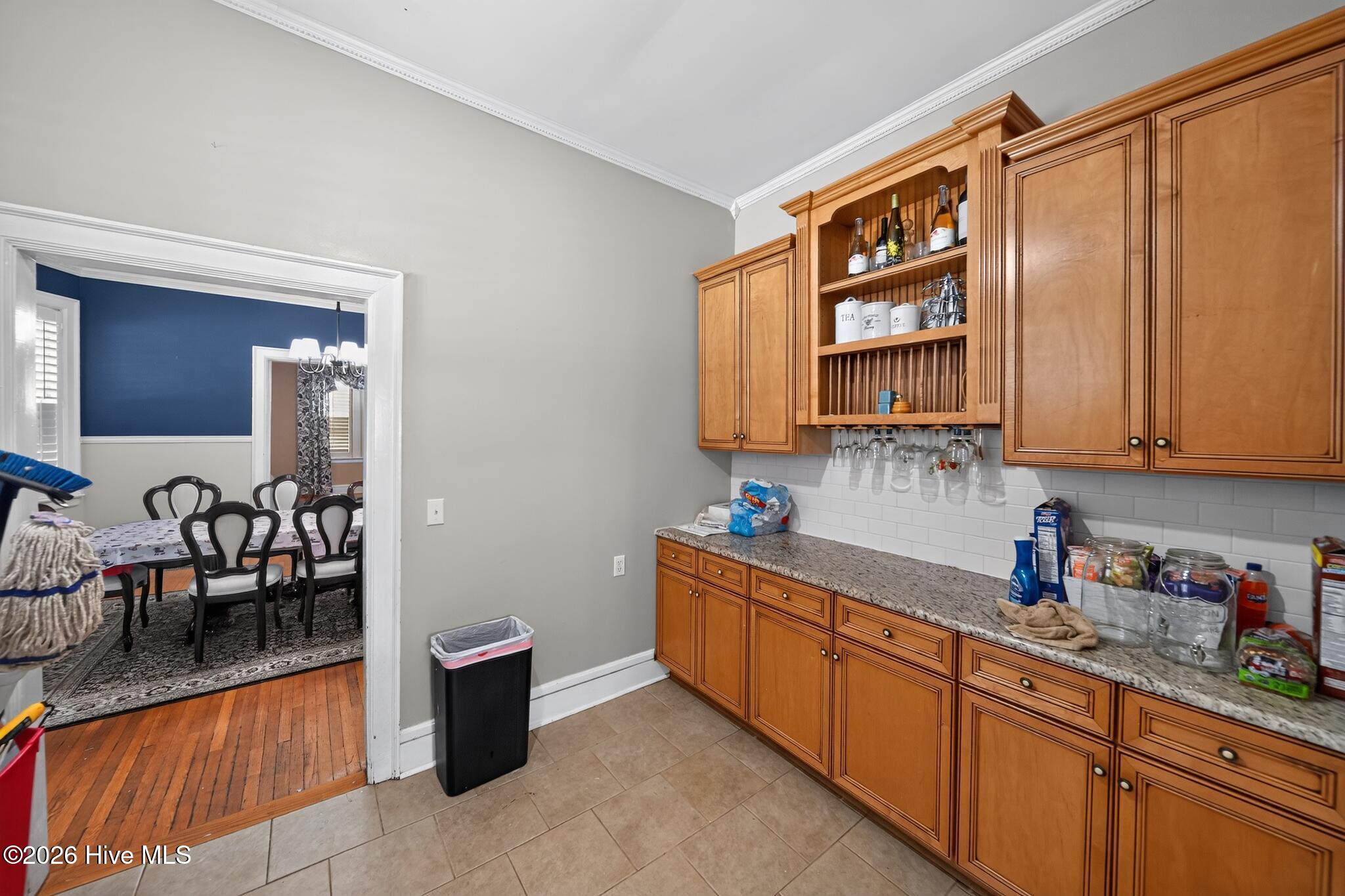 425 Roanoke Avenue Property Photo 11