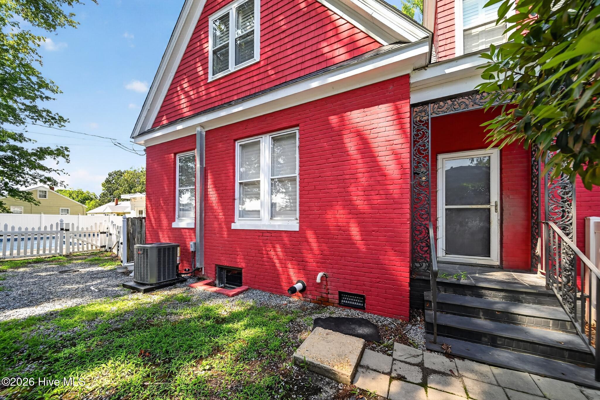 425 Roanoke Avenue Property Photo 31