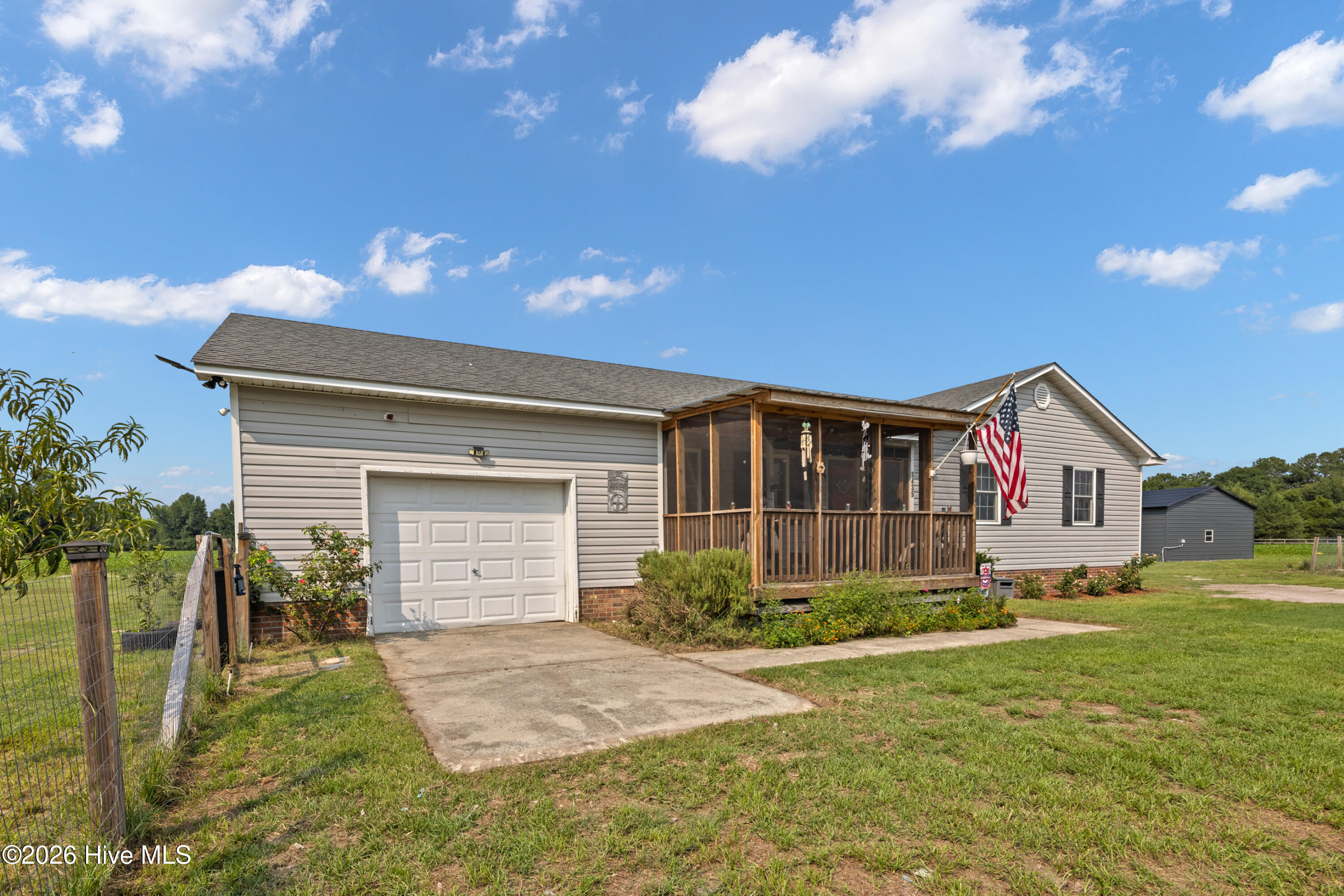 1435 Old Mintz Highway Property Photo 14