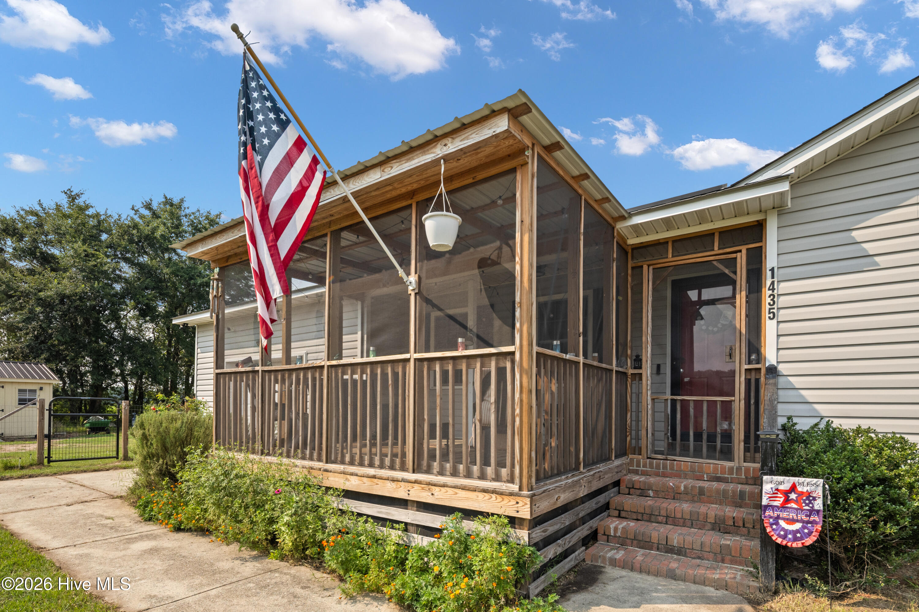 1435 Old Mintz Highway Property Photo 15