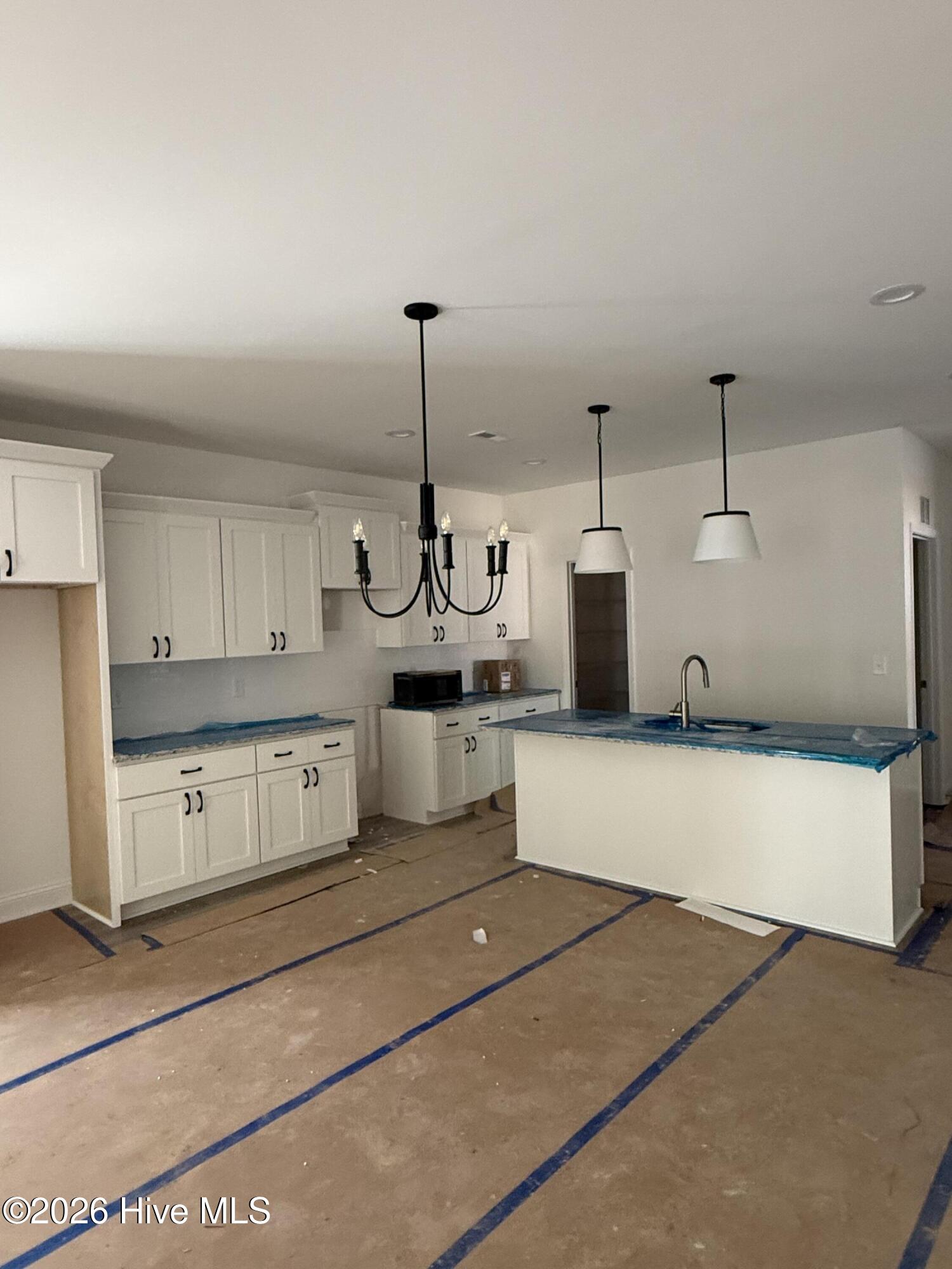 555 Sawgrass Road Property Photo 4