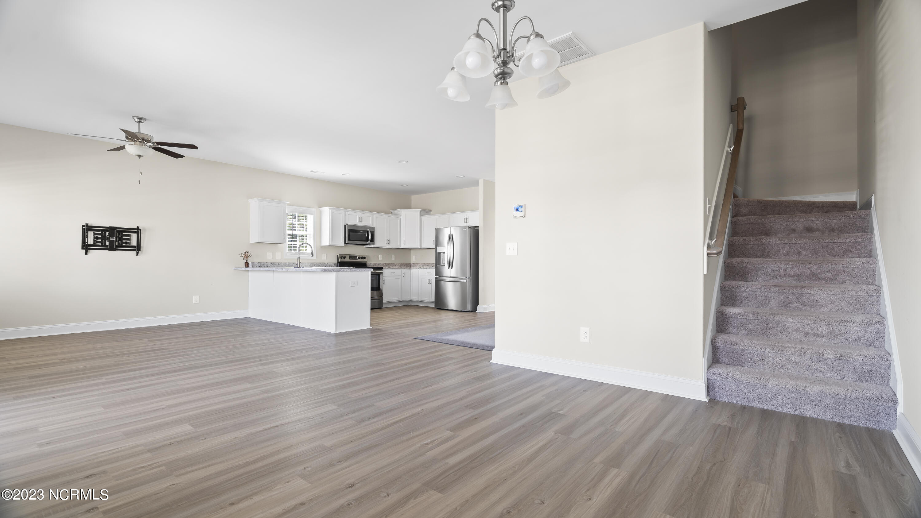 208 Broadleaf Drive Property Photo 8