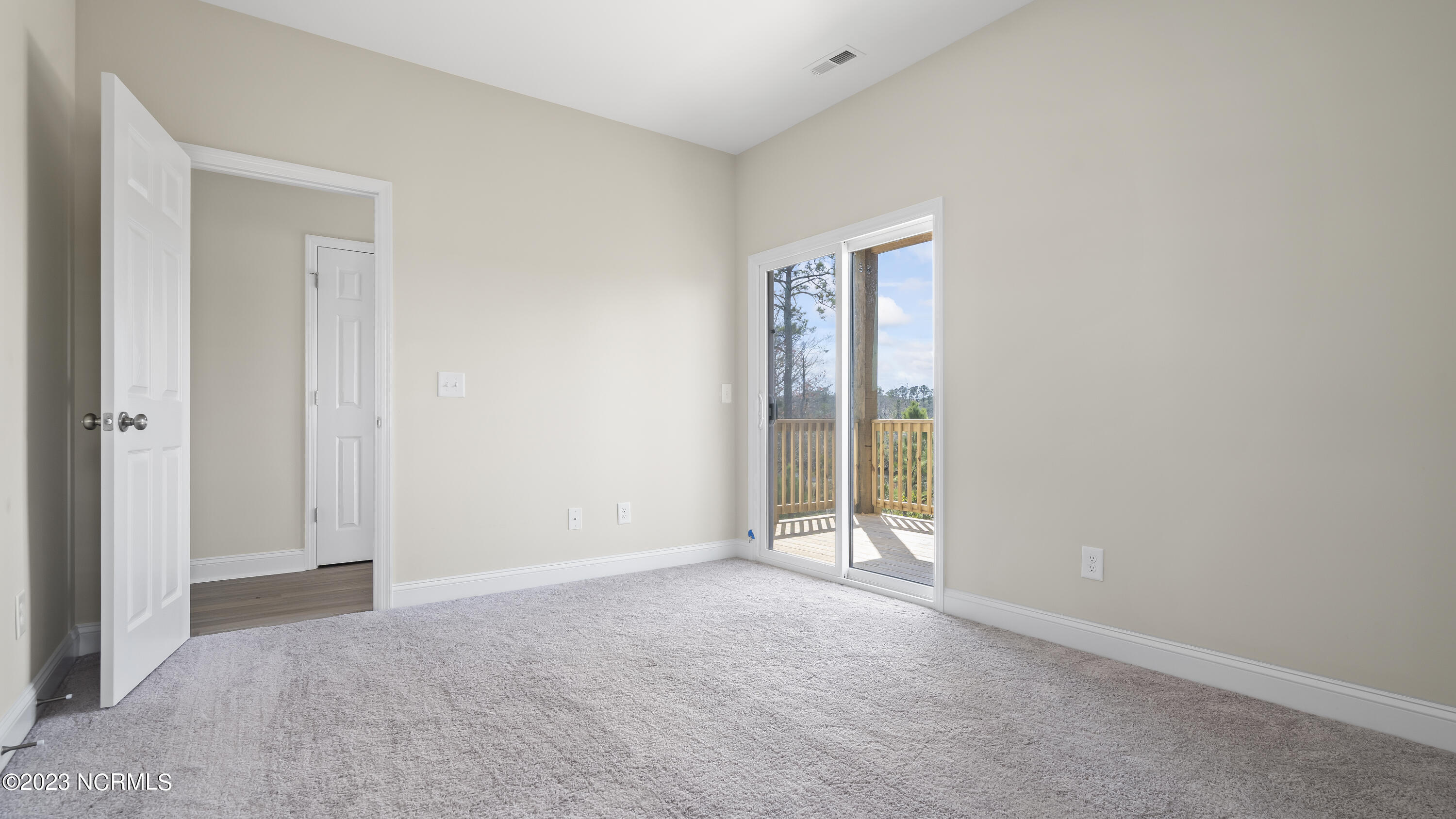208 Broadleaf Drive Property Photo 23