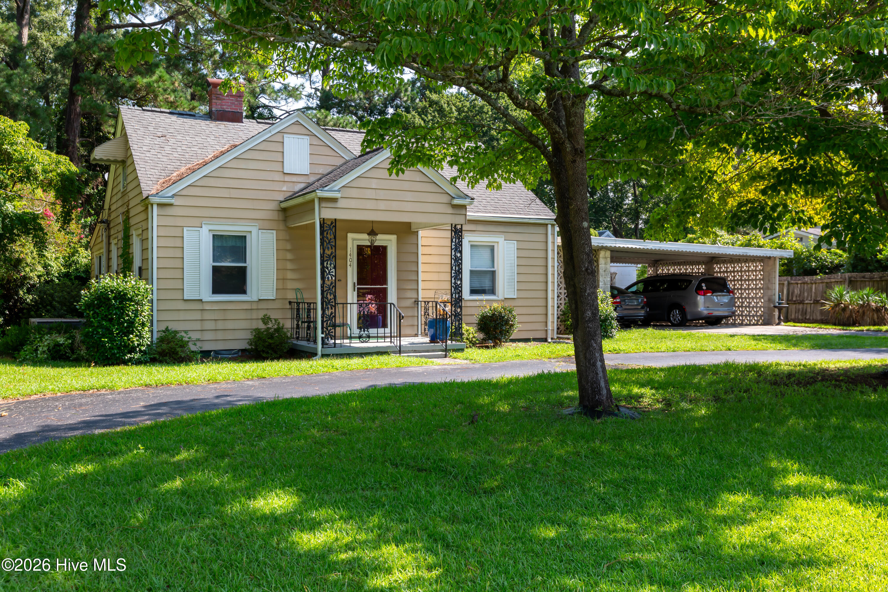 1404 Mcarthur Avenue Property Photo 1