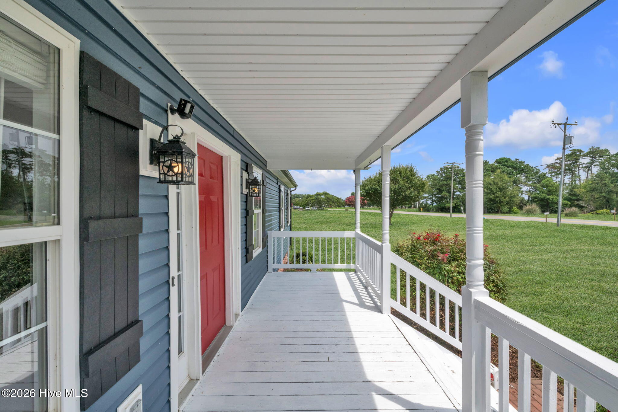 332 S End Road Property Photo 5