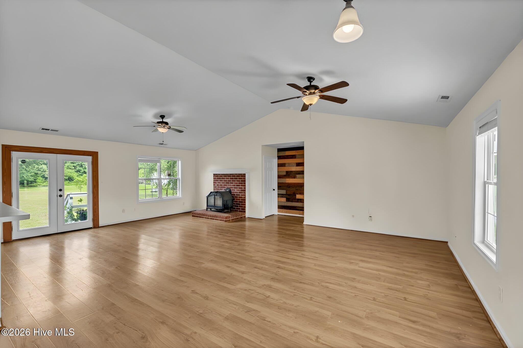 332 S End Road Property Photo 6