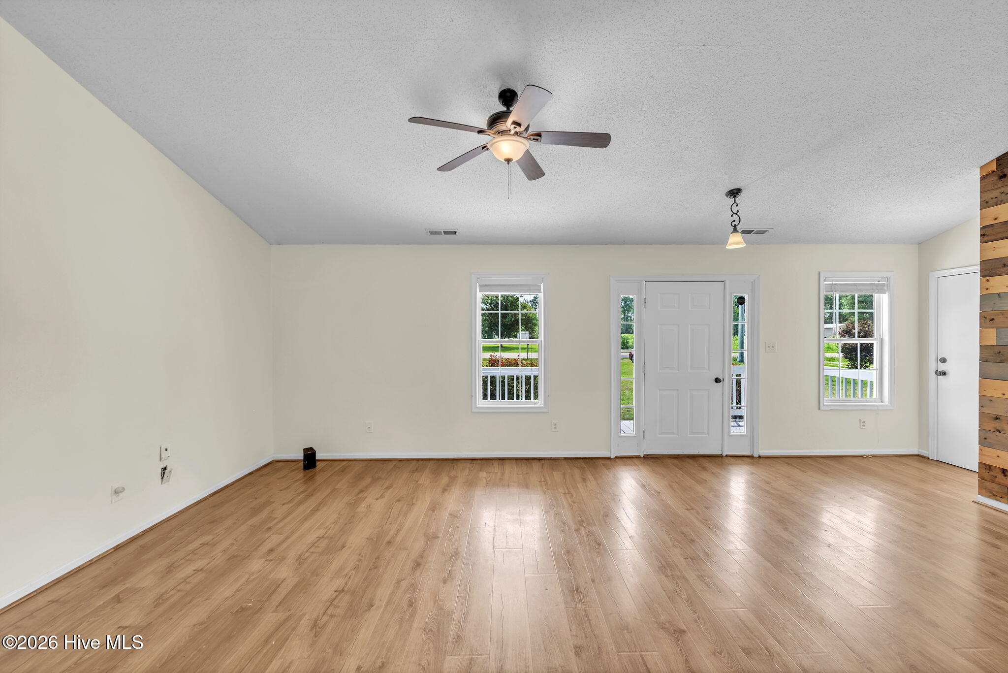 332 S End Road Property Photo 9