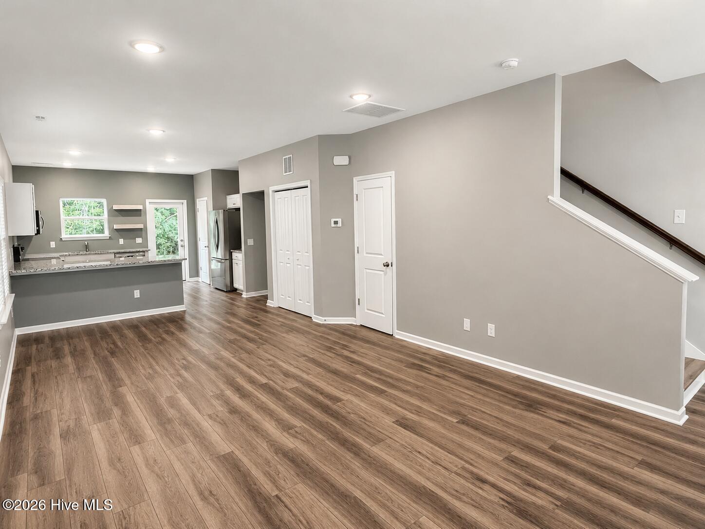 9088 Laurel Bay Lane Property Photo 5