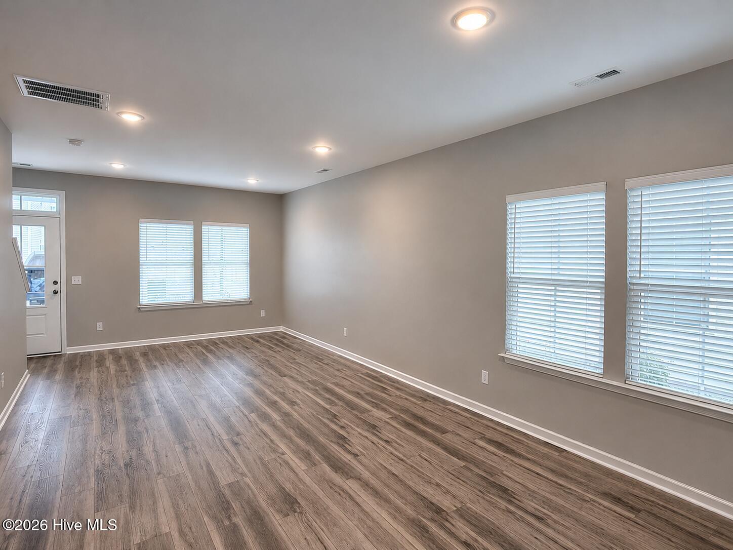9088 Laurel Bay Lane Property Photo 6