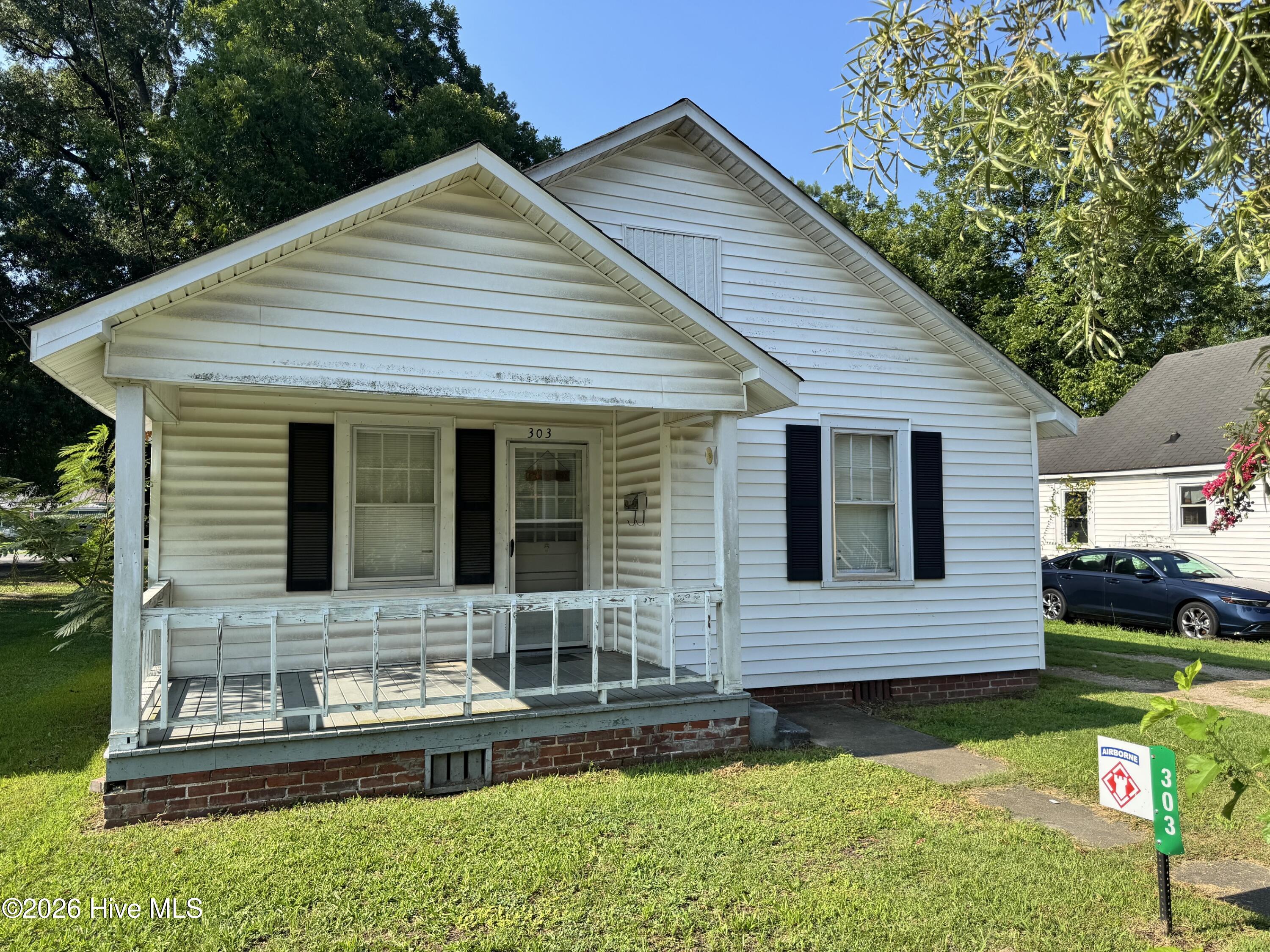 303 E Grainger Avenue Property Photo 2