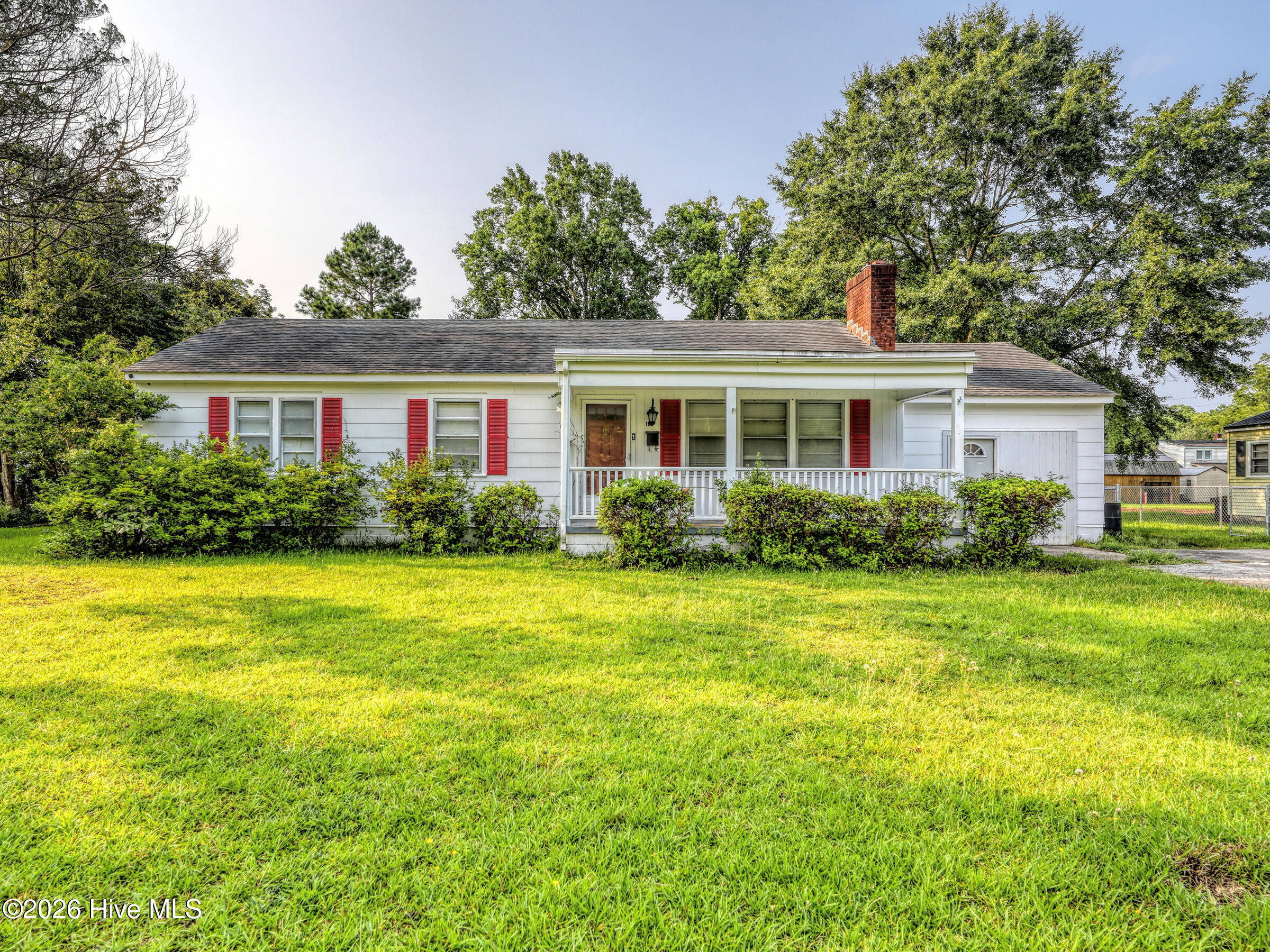 111 Pineview Street Property Photo 2