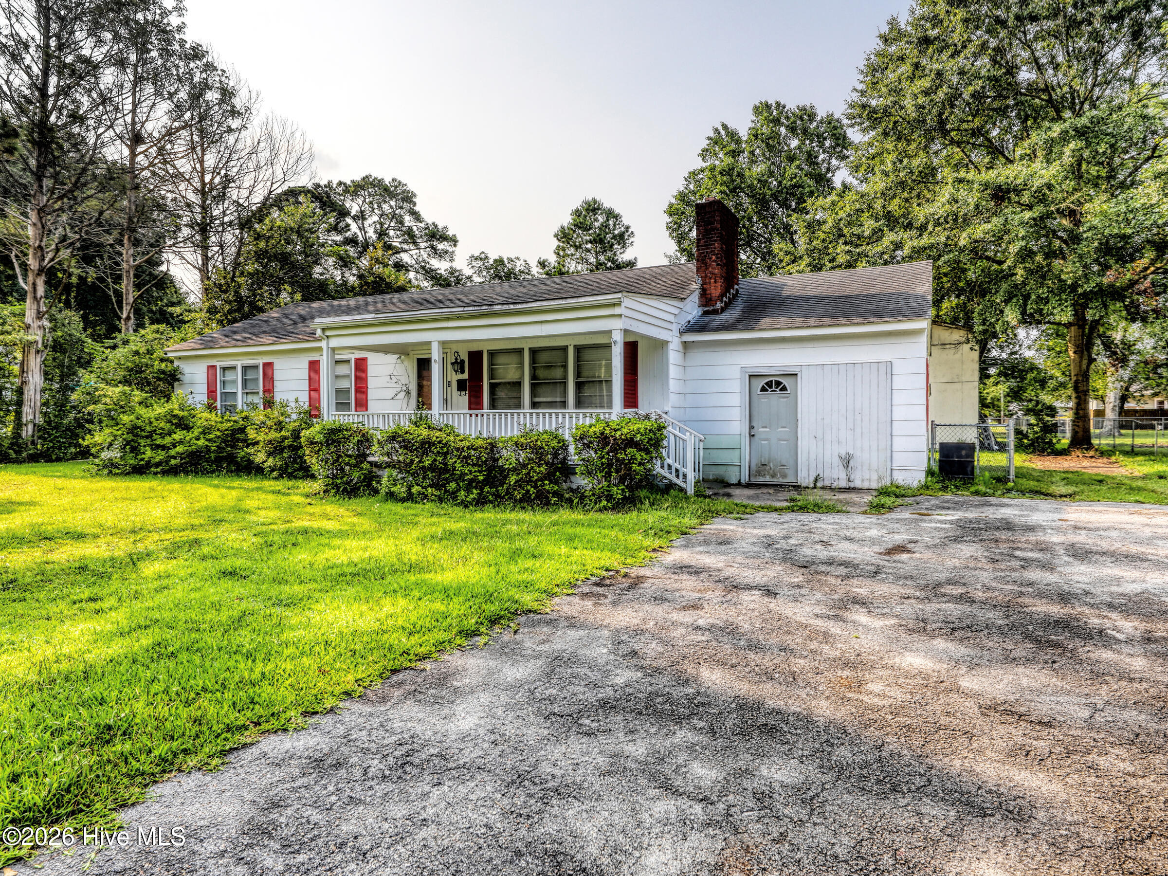 111 Pineview Street Property Photo 3