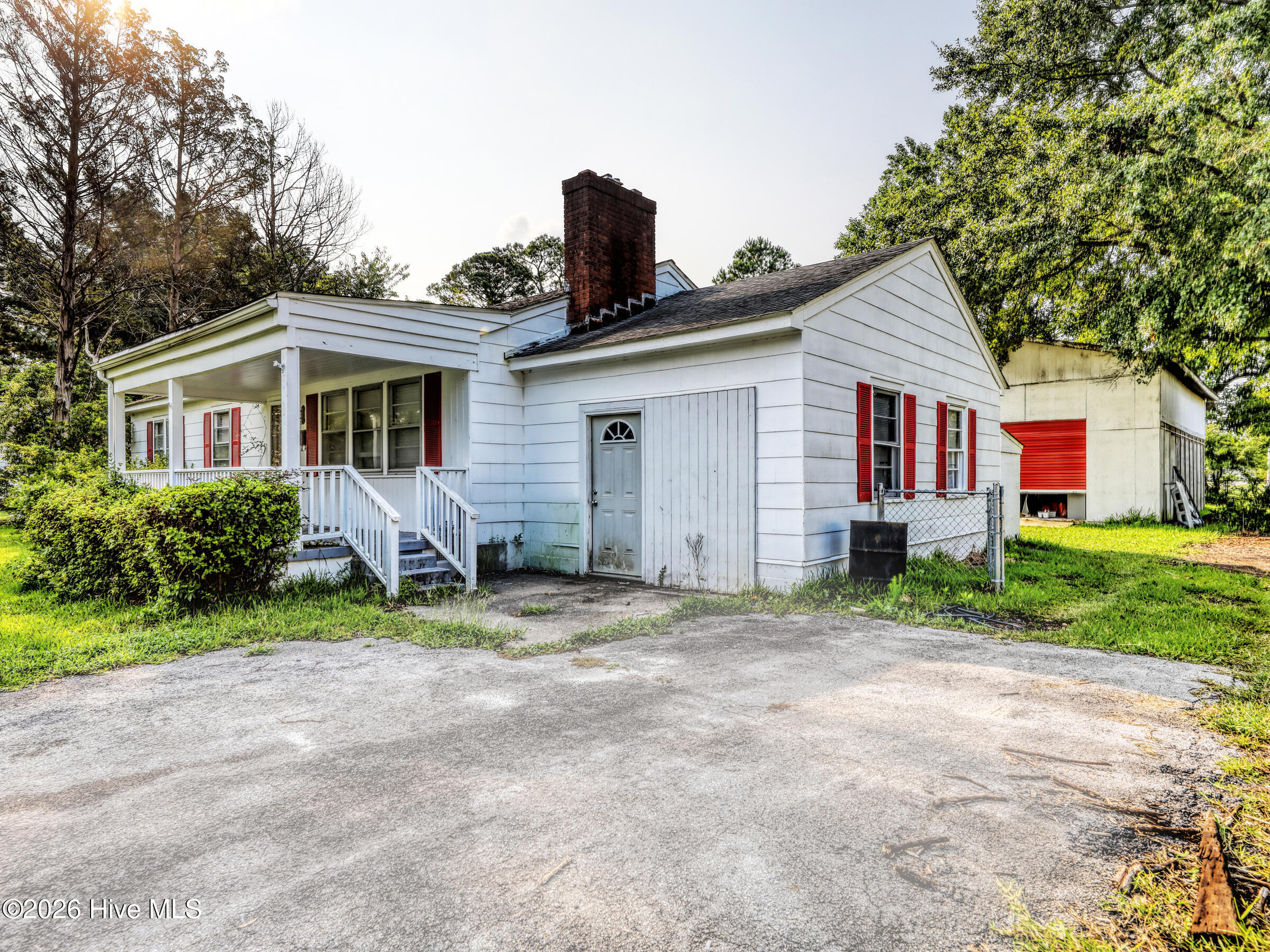111 Pineview Street Property Photo 4