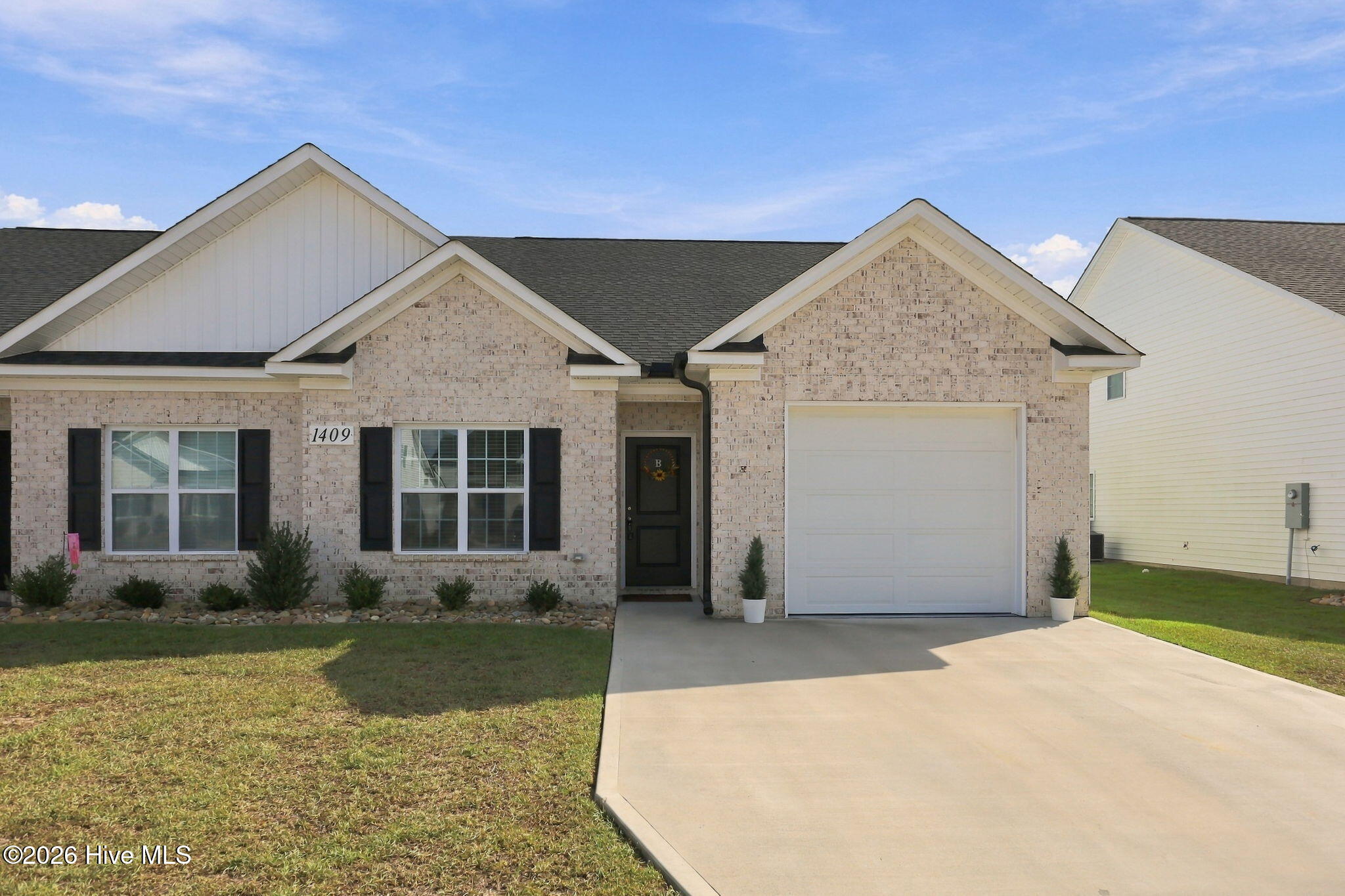 1409 B Dorset Drive Property Photo 1