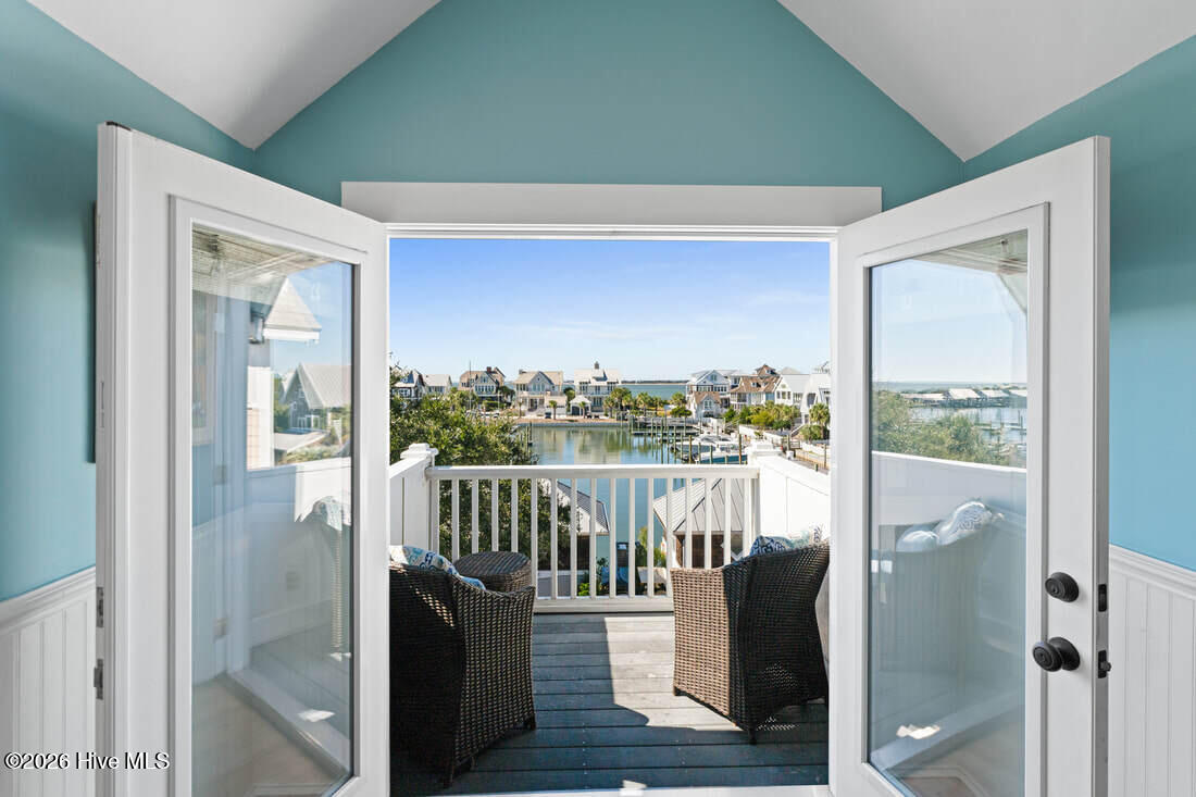 21 Keelson Row Captains Quarters Week C Property Photo 3