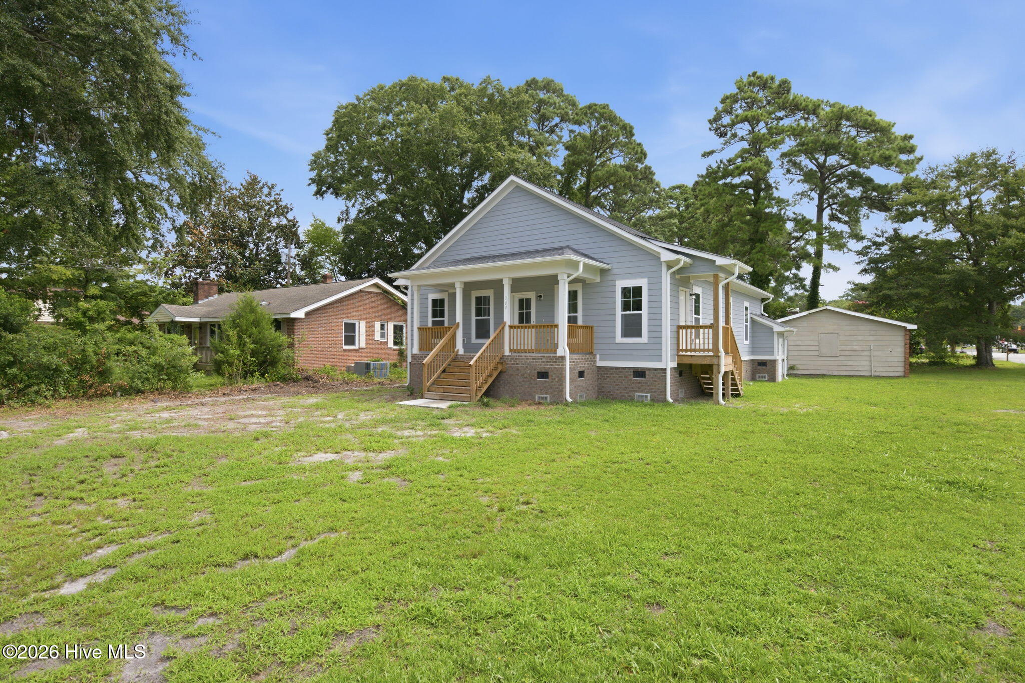 700 N Grace Avenue Property Photo 3