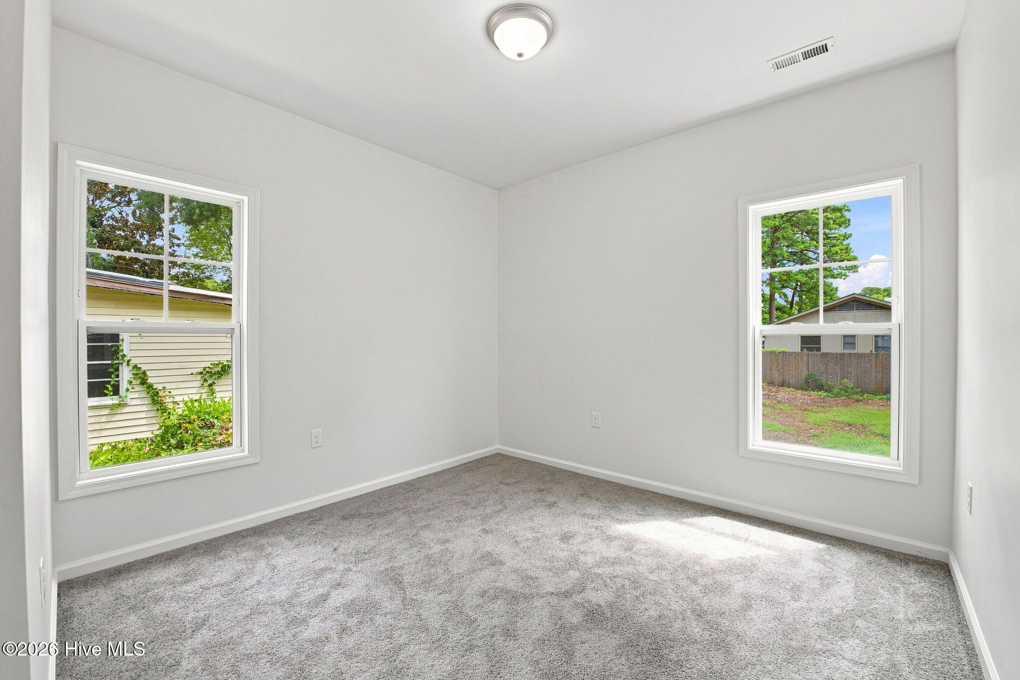 700 N Grace Avenue Property Photo 28
