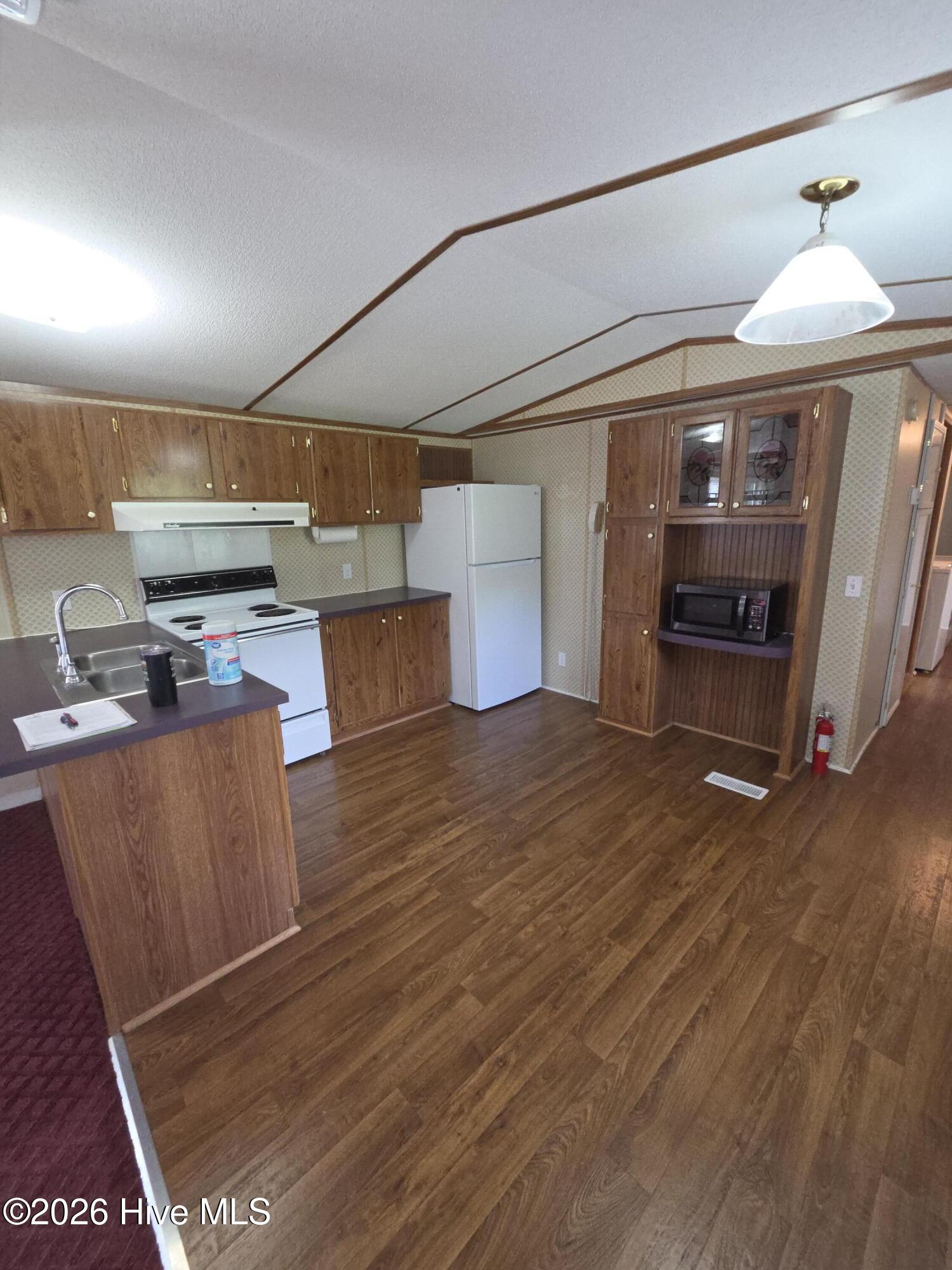 205 26 Meadow Lane E Property Photo 6