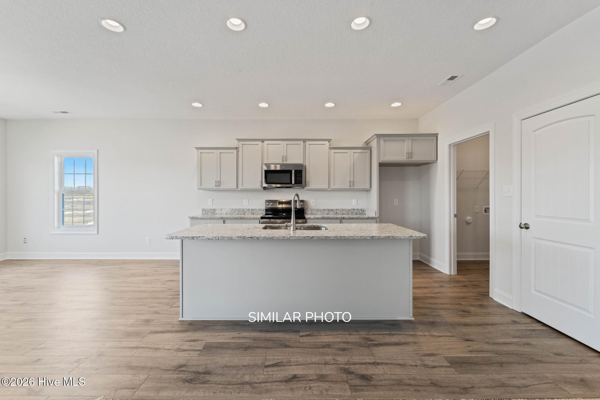 775 Regiment Road Property Photo 6