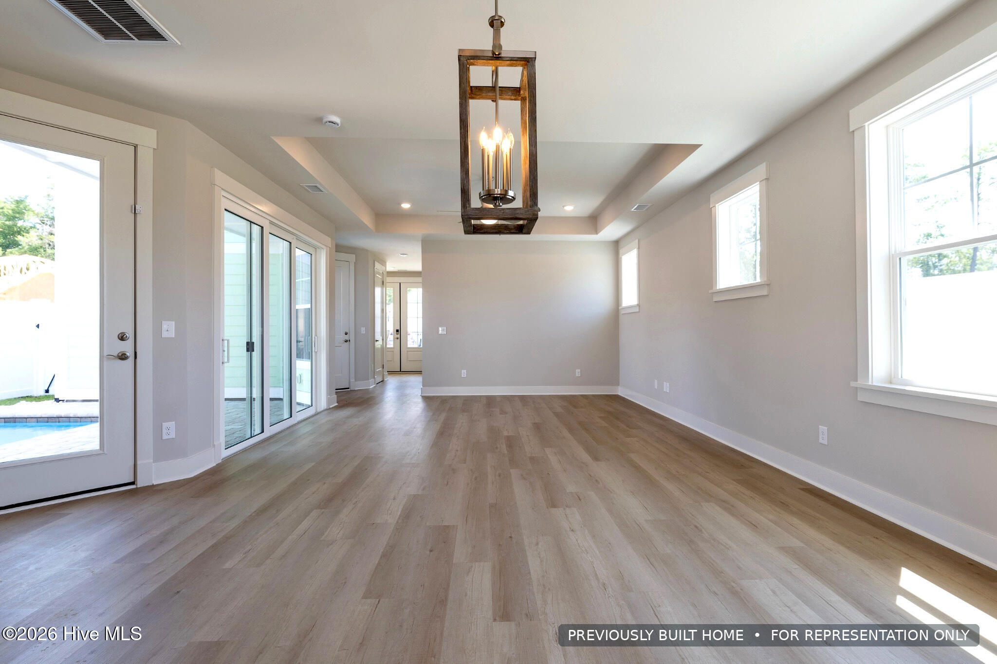 1525 Coastal Cove Lane Property Photo 3