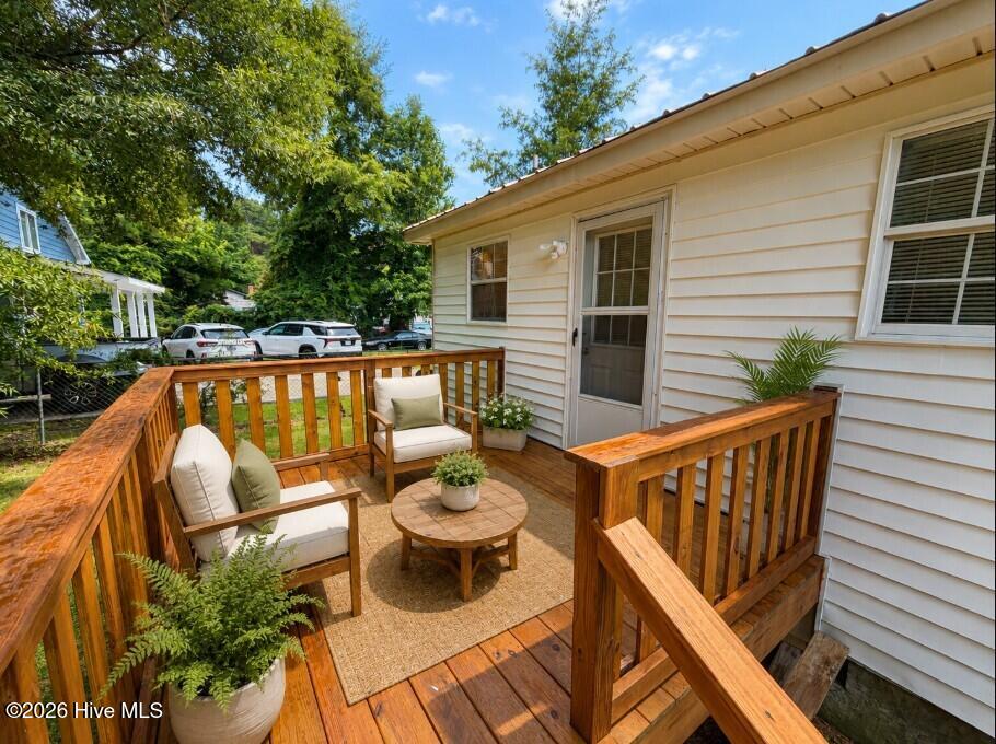112 Poplar Street Property Photo 8