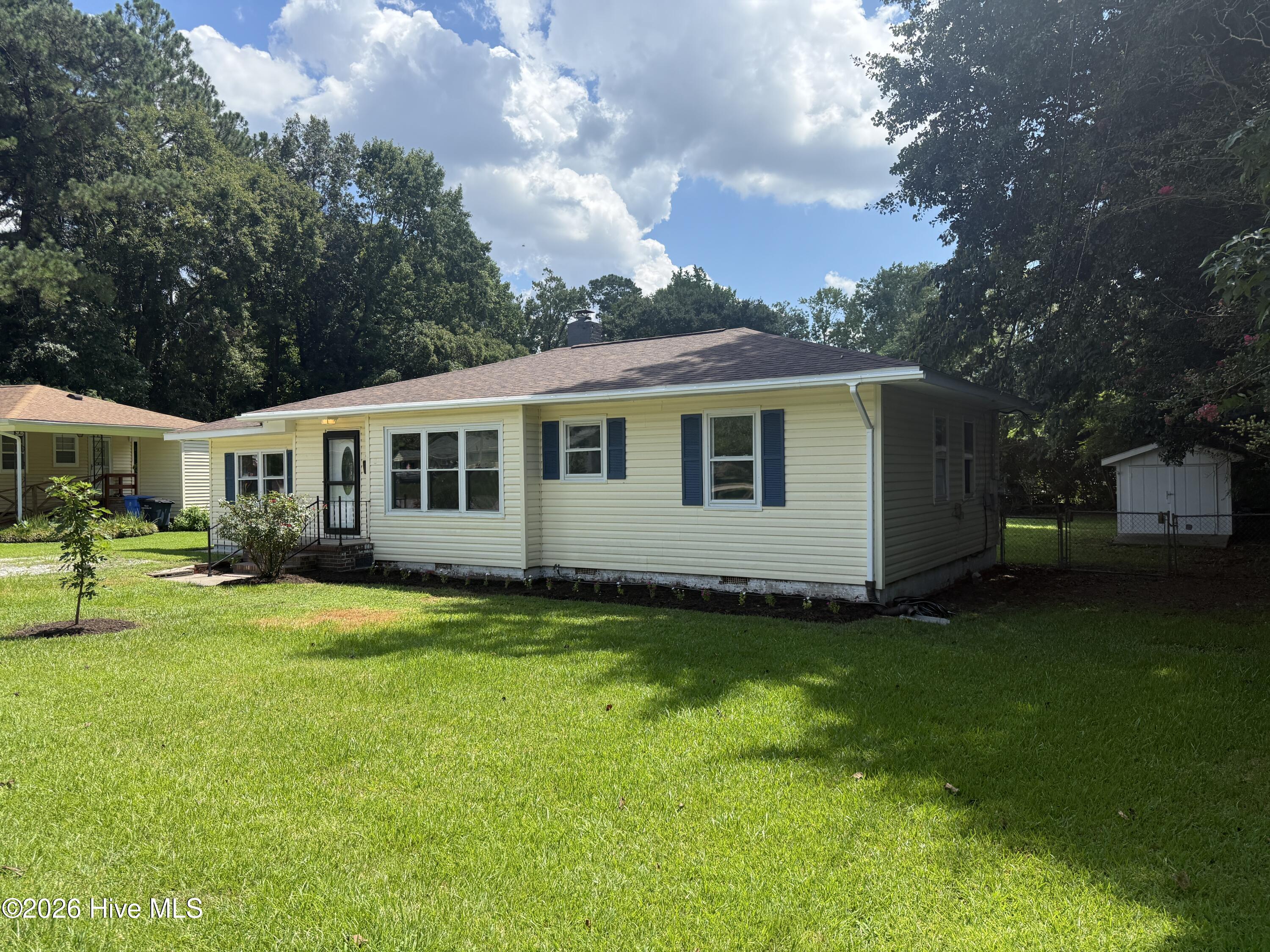 18 White Oak Street Property Photo 2