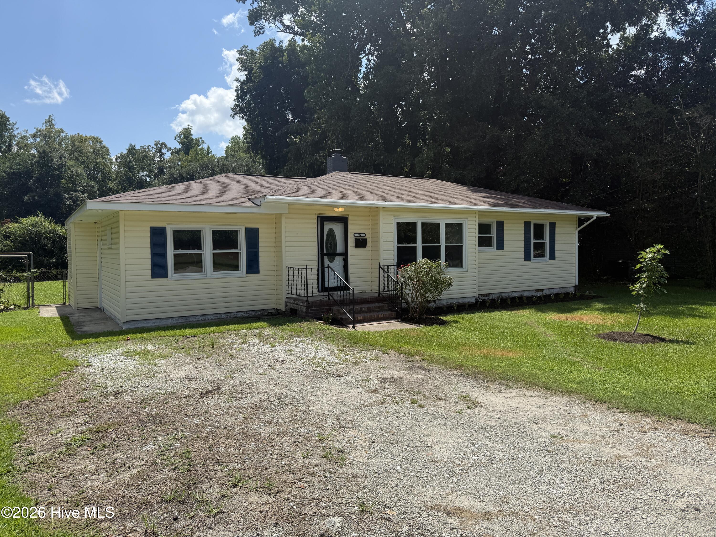 18 White Oak Street Property Photo 3