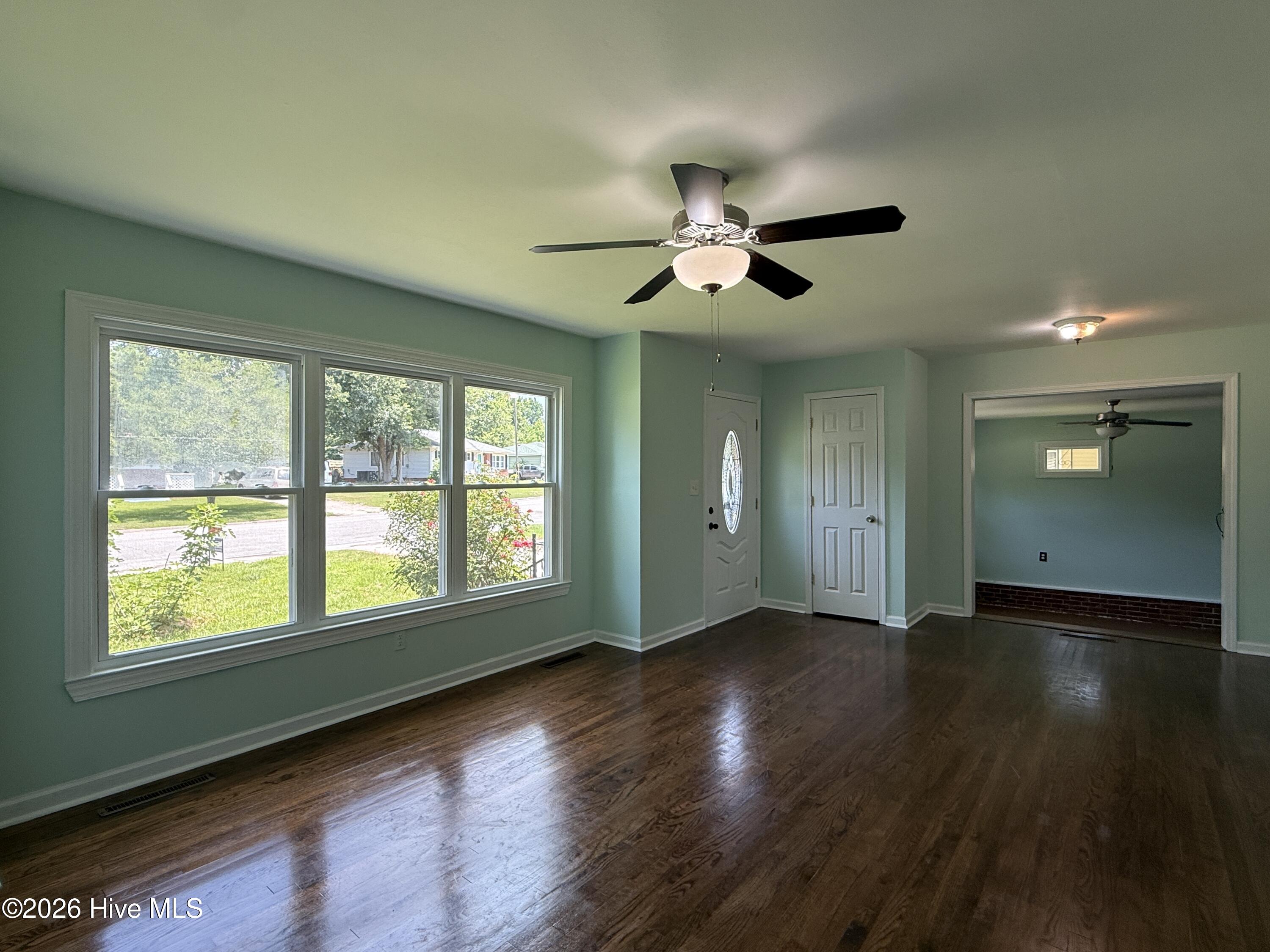 18 White Oak Street Property Photo 4