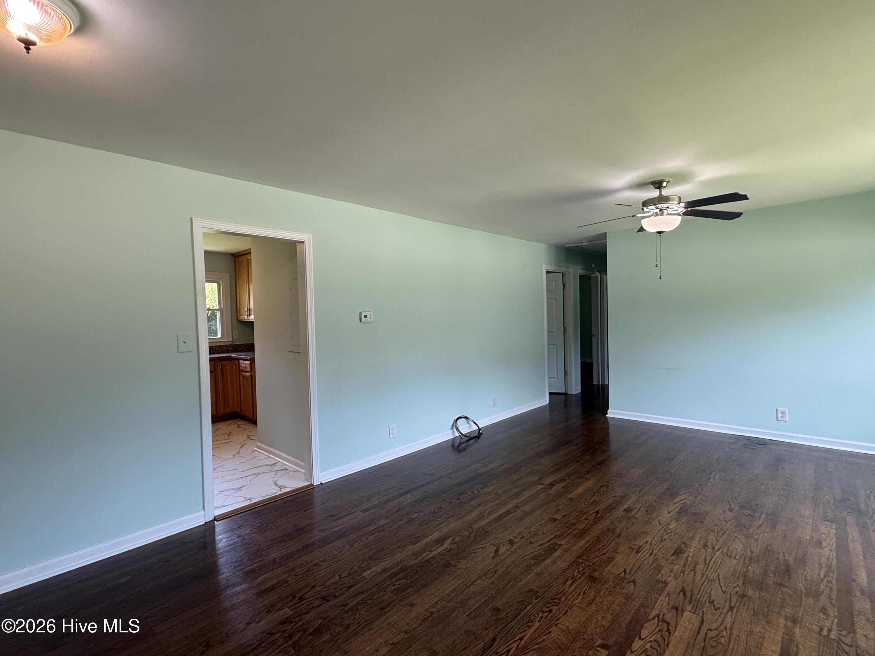 18 White Oak Street Property Photo 5