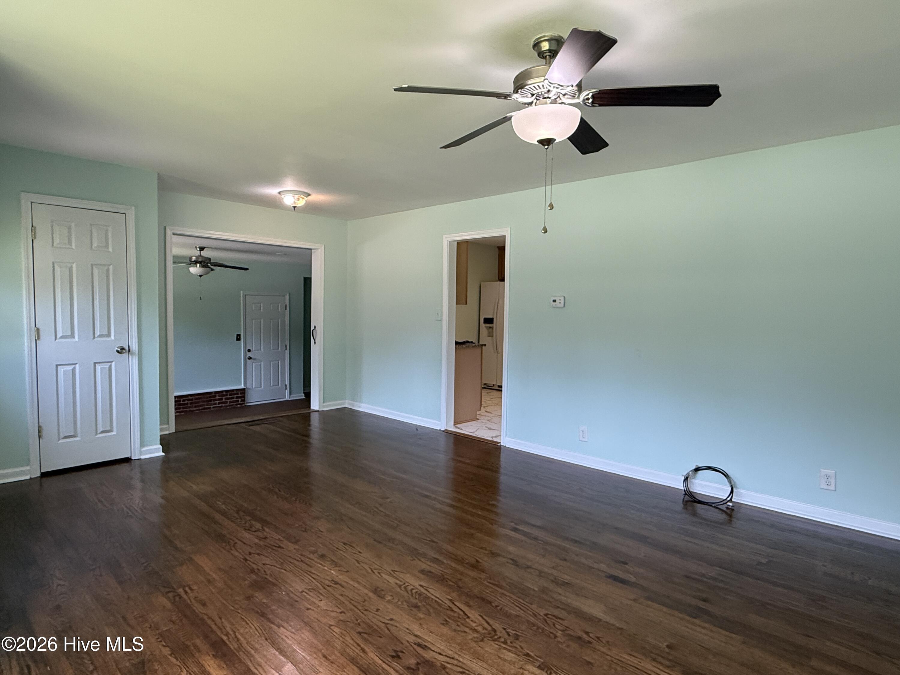 18 White Oak Street Property Photo 6