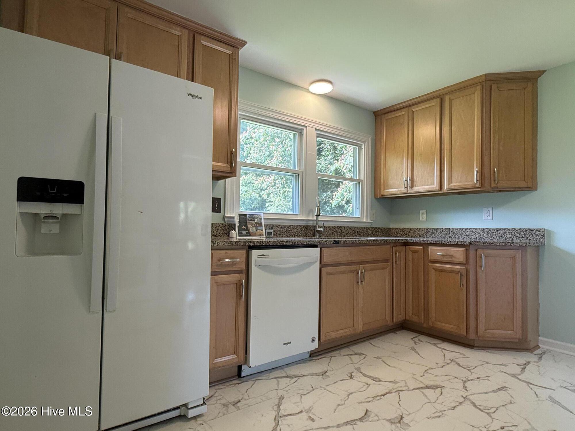 18 White Oak Street Property Photo 8