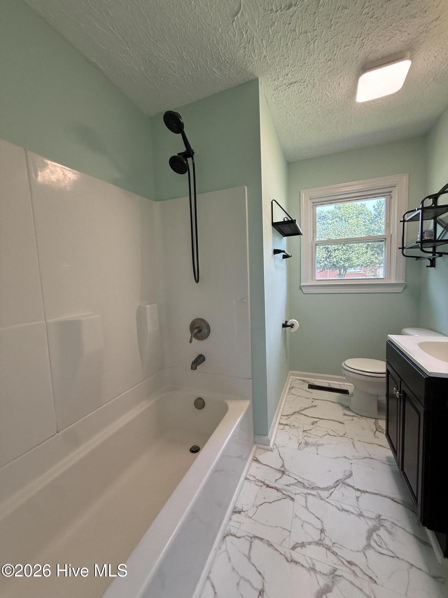 18 White Oak Street Property Photo 10
