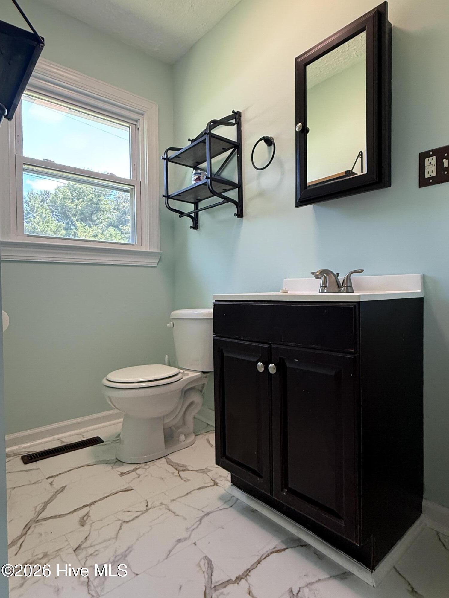 18 White Oak Street Property Photo 11