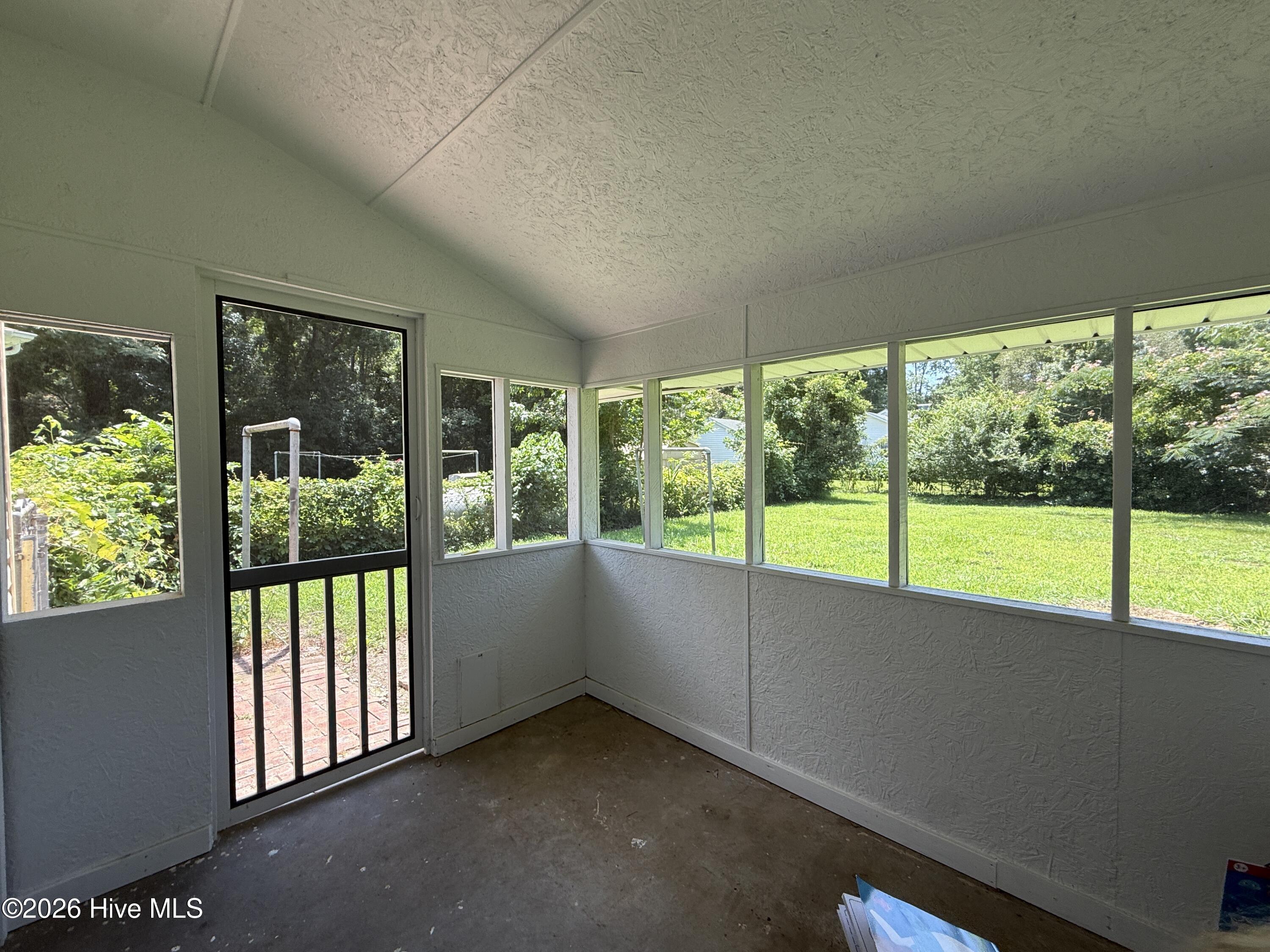 18 White Oak Street Property Photo 23